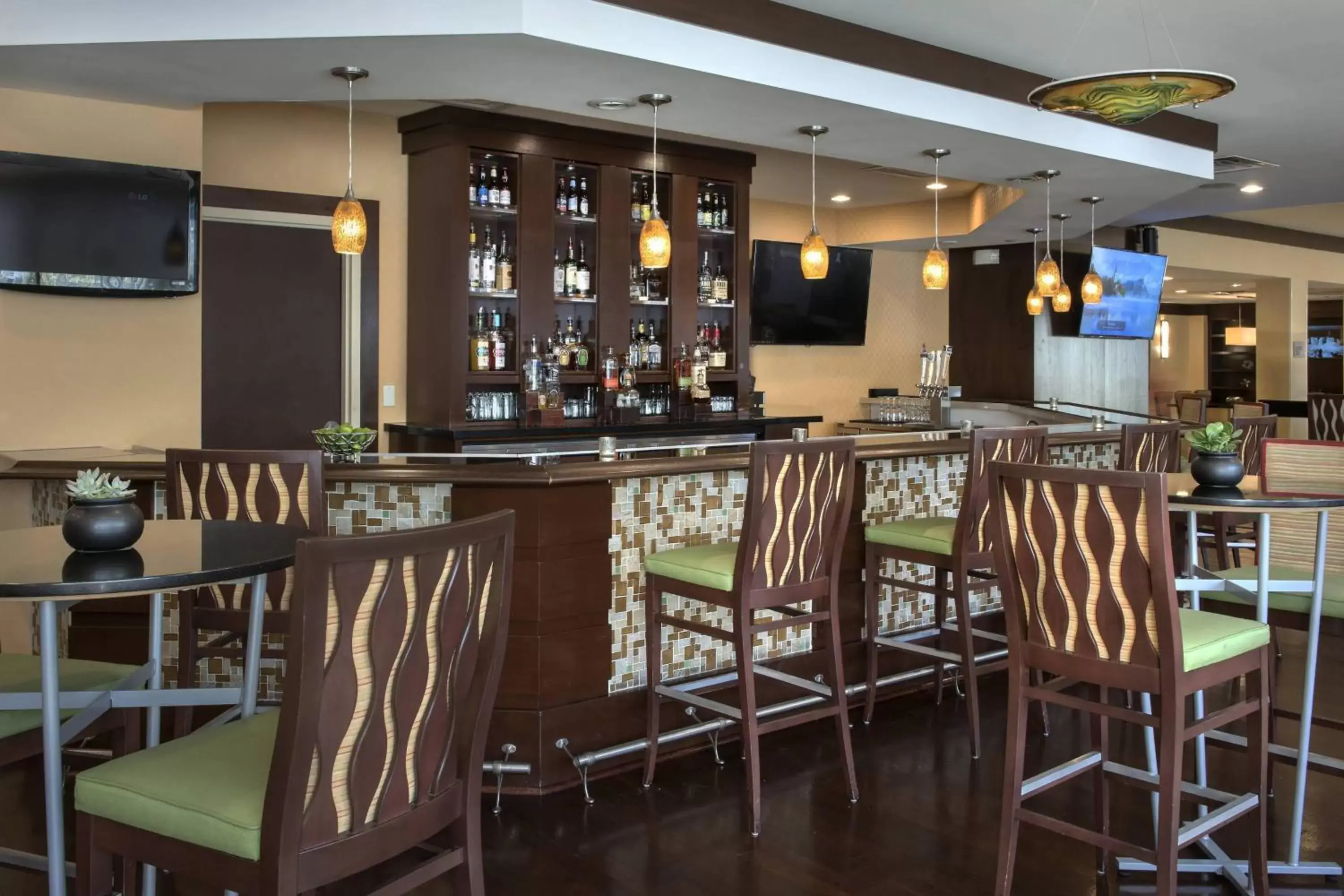 Restaurant/places to eat in Marriott Saddle Brook