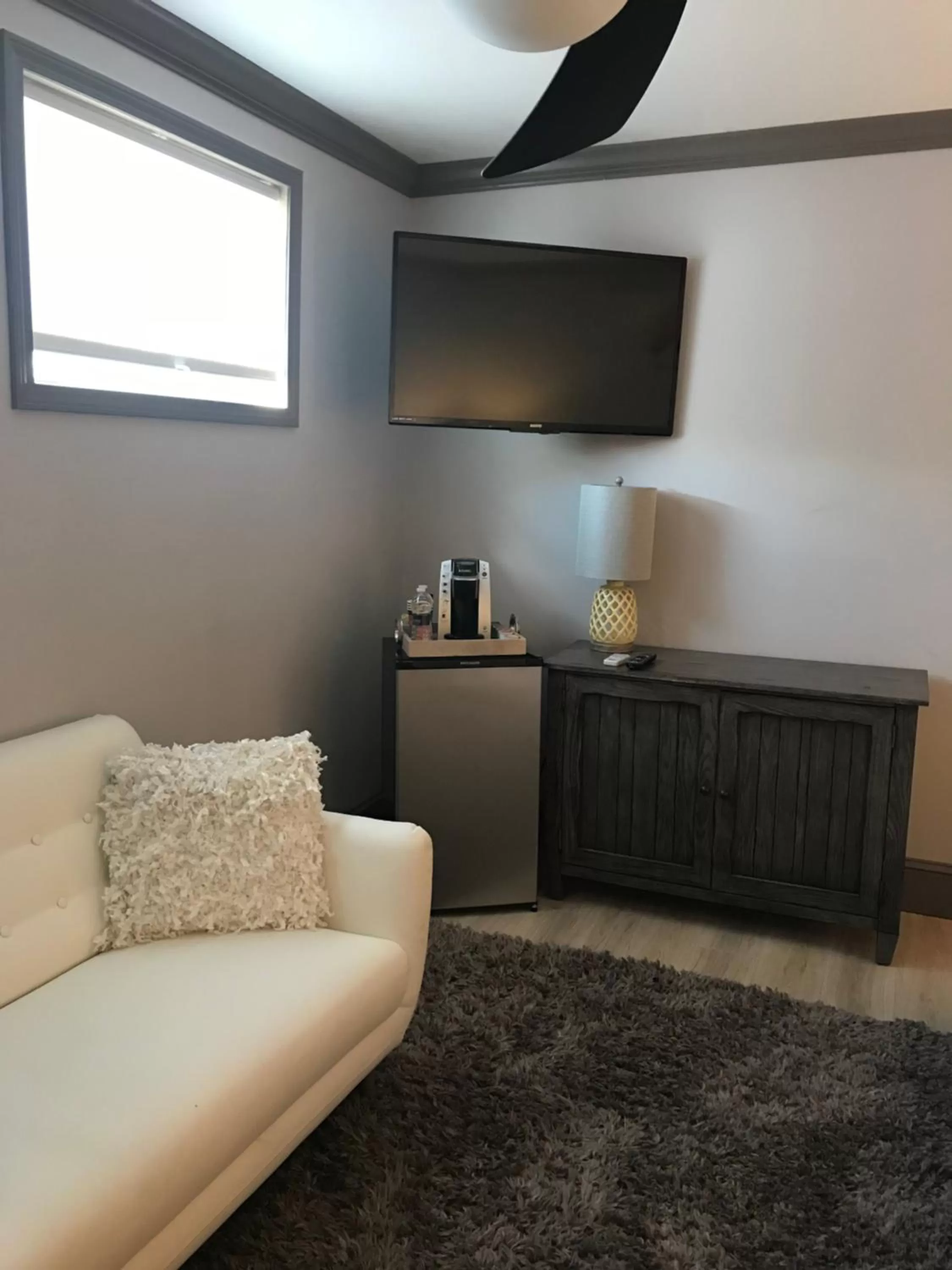 TV and multimedia, Seating Area in Elaine's Cape May Boutique Hotel