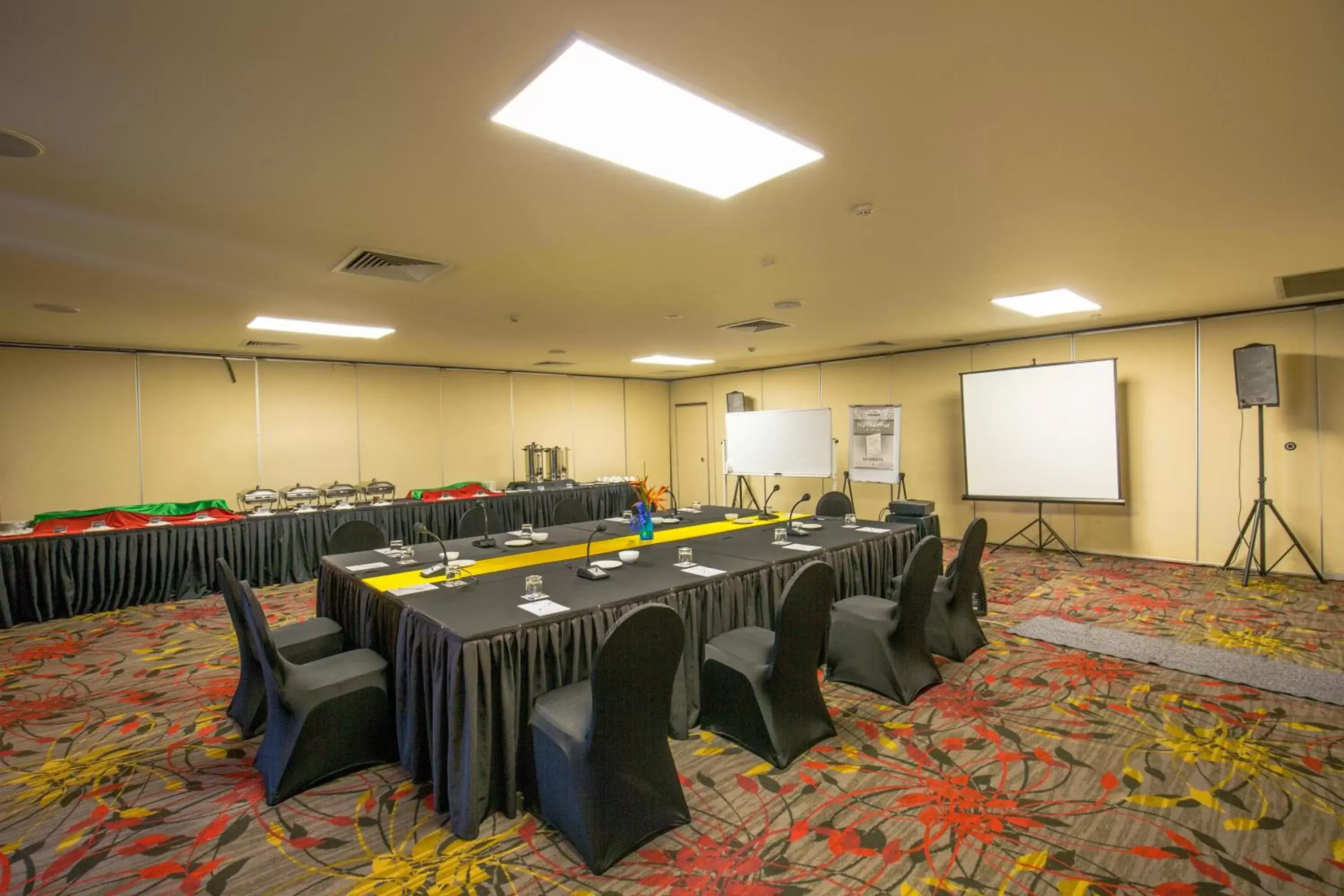 Meeting/conference room in Gateway Hotel Meeting/conference room in Gateway Hotel