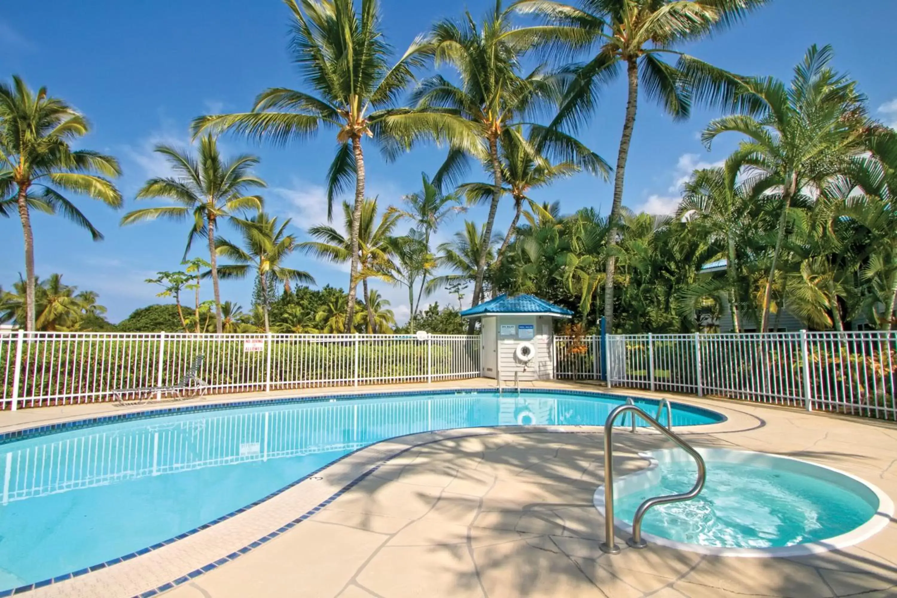 Hot Tub, Swimming Pool in Holua Resort