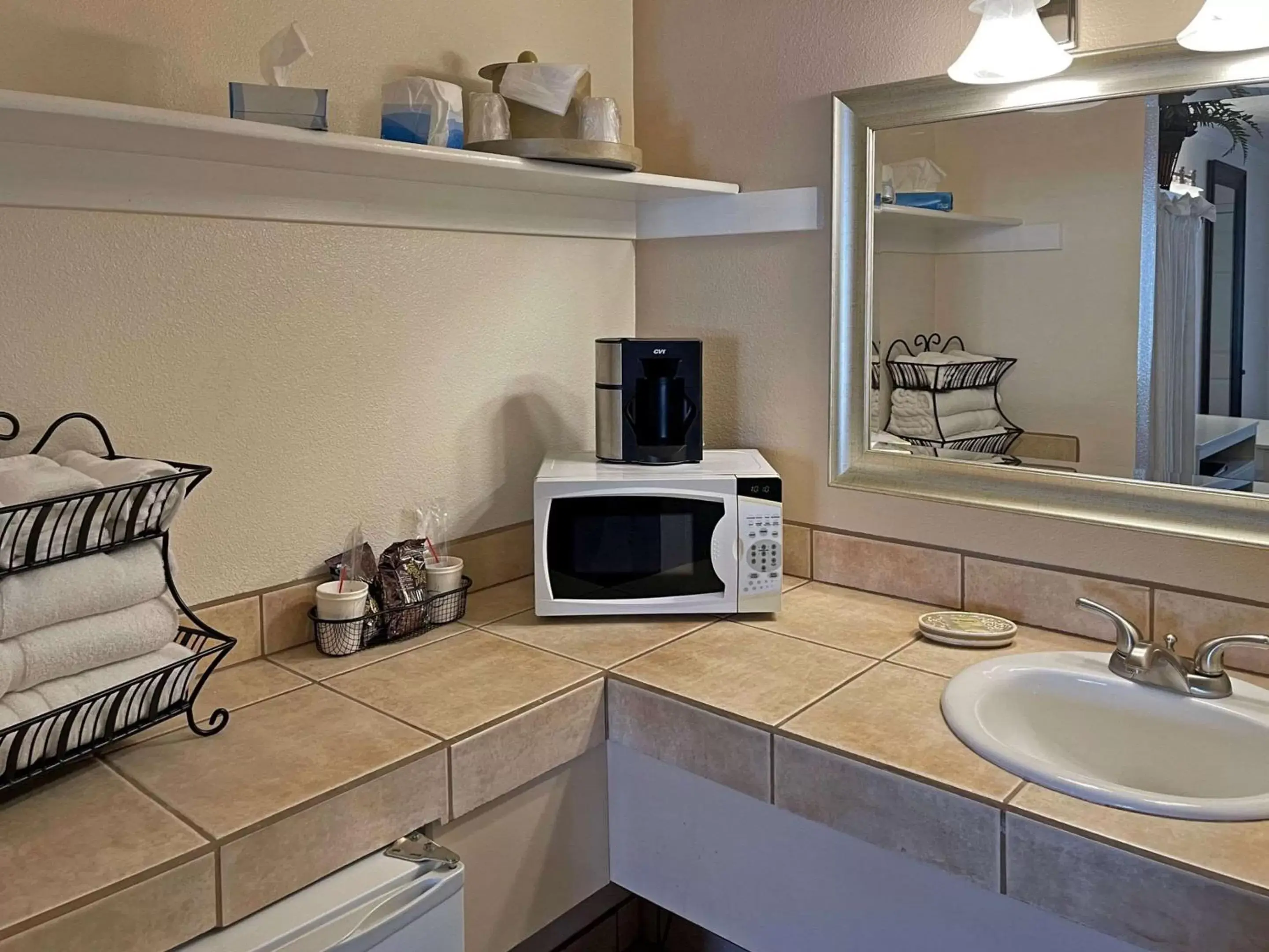 Bathroom in Baechtel Creek Inn, Ascend Hotel Collection