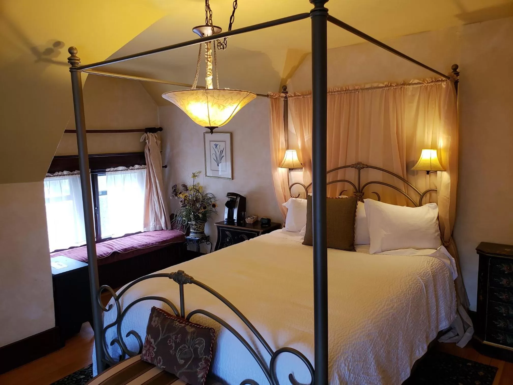 Bed in Greenbriar Inn