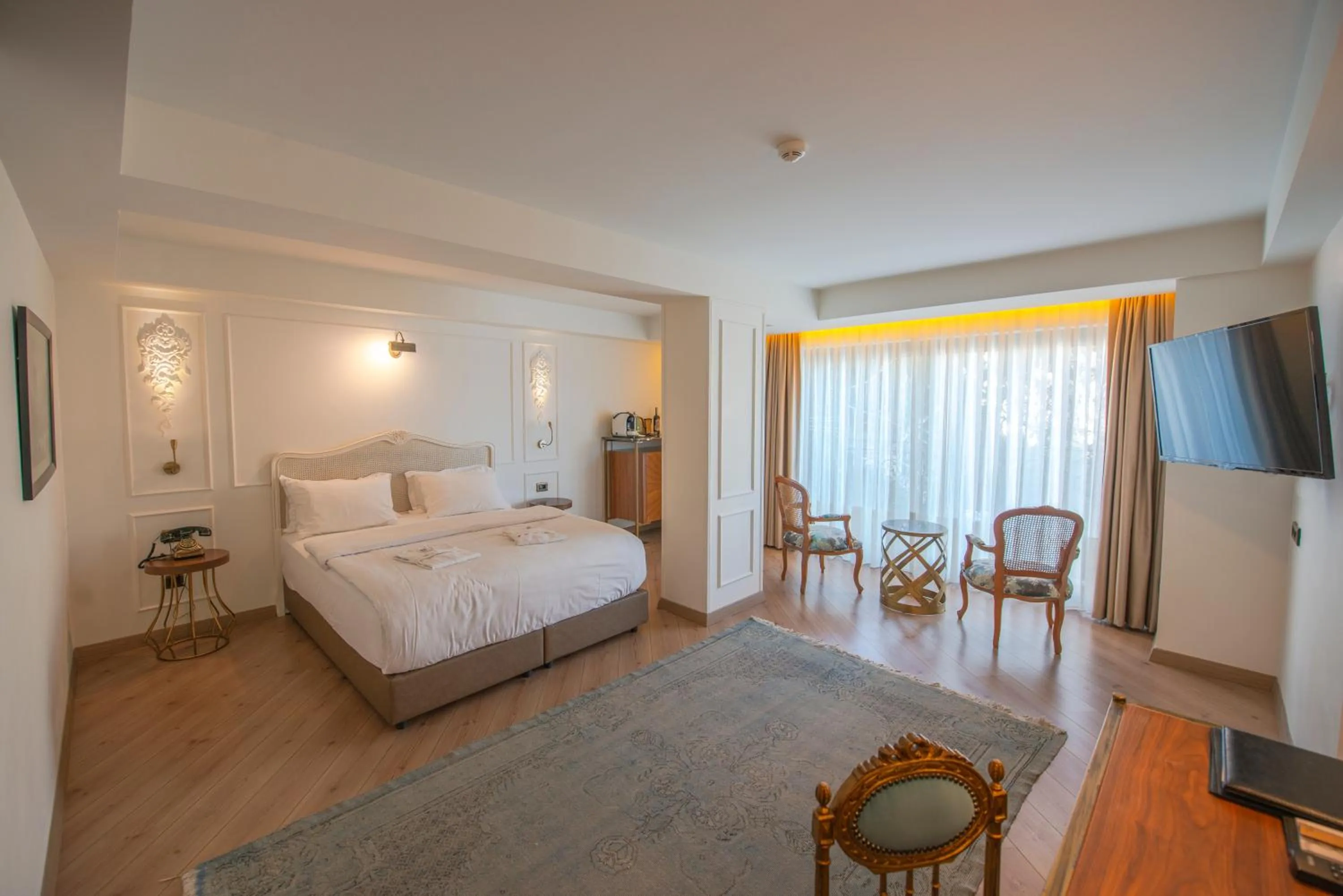 Photo of the whole room, Bed in Casa Margot Hotel - Adults Only