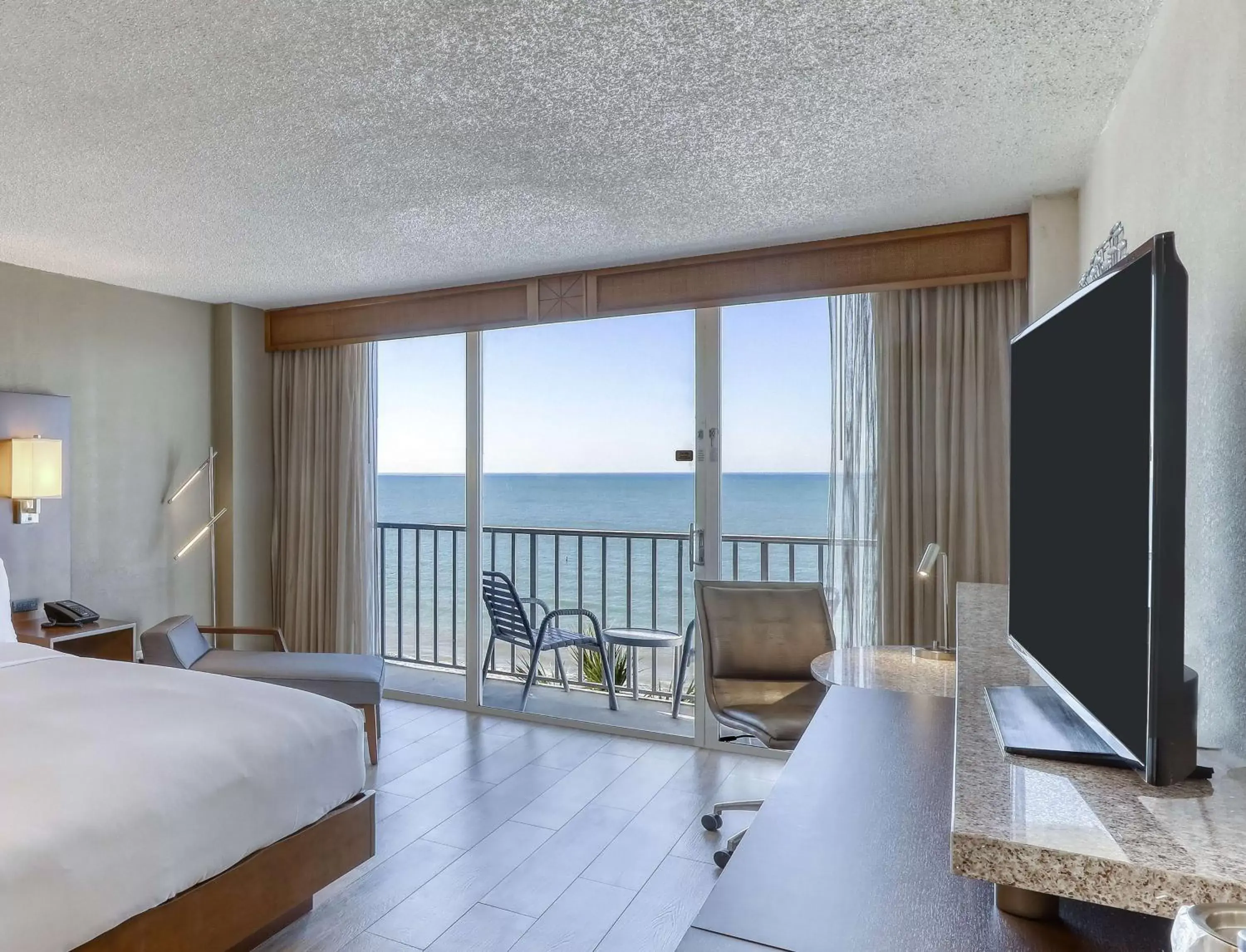 Bedroom in DoubleTree Beach Resort by Hilton Tampa Bay – North Redington Beach