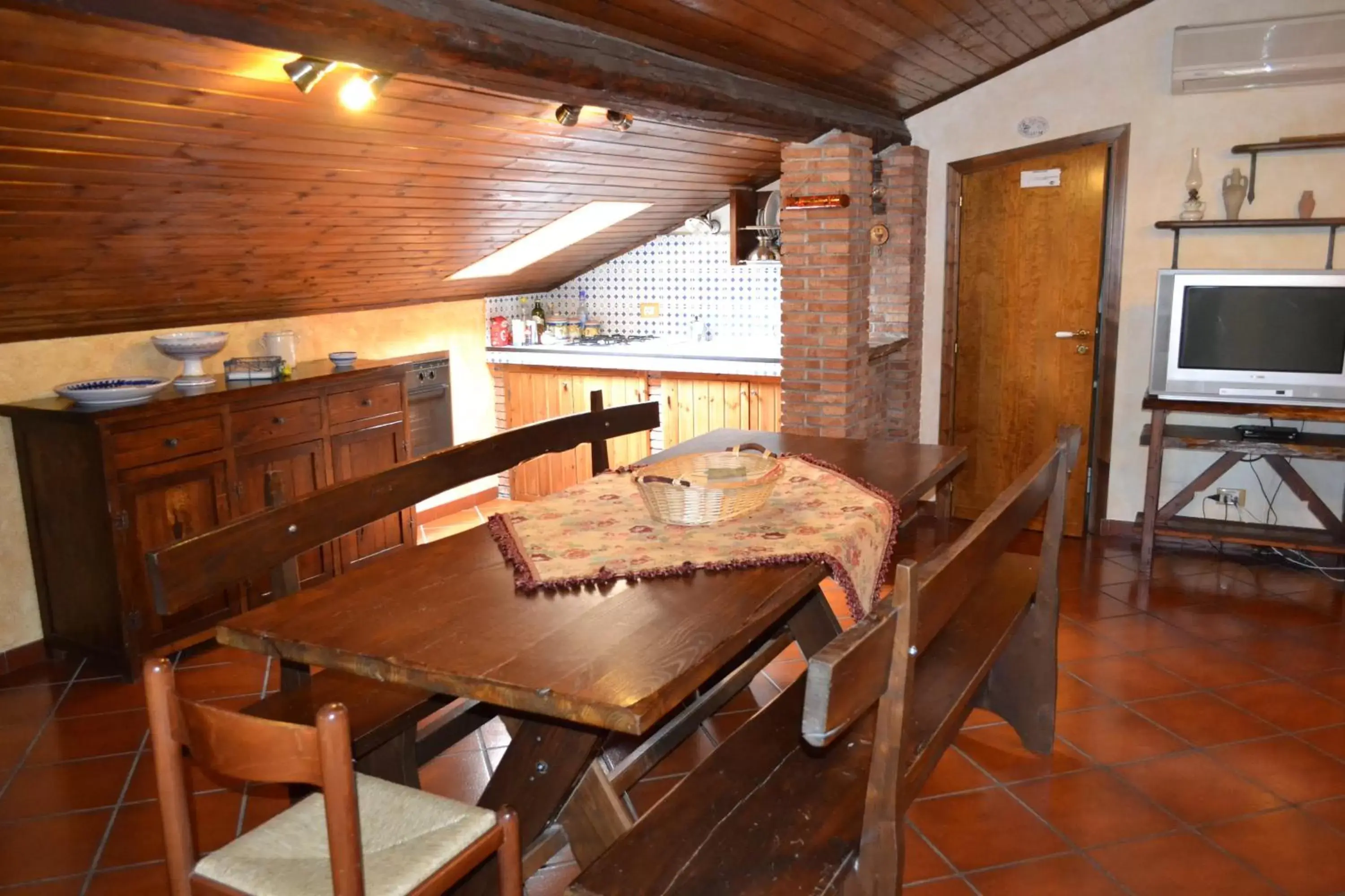 TV and multimedia, Dining Area in B&B Alfio Tomaselli