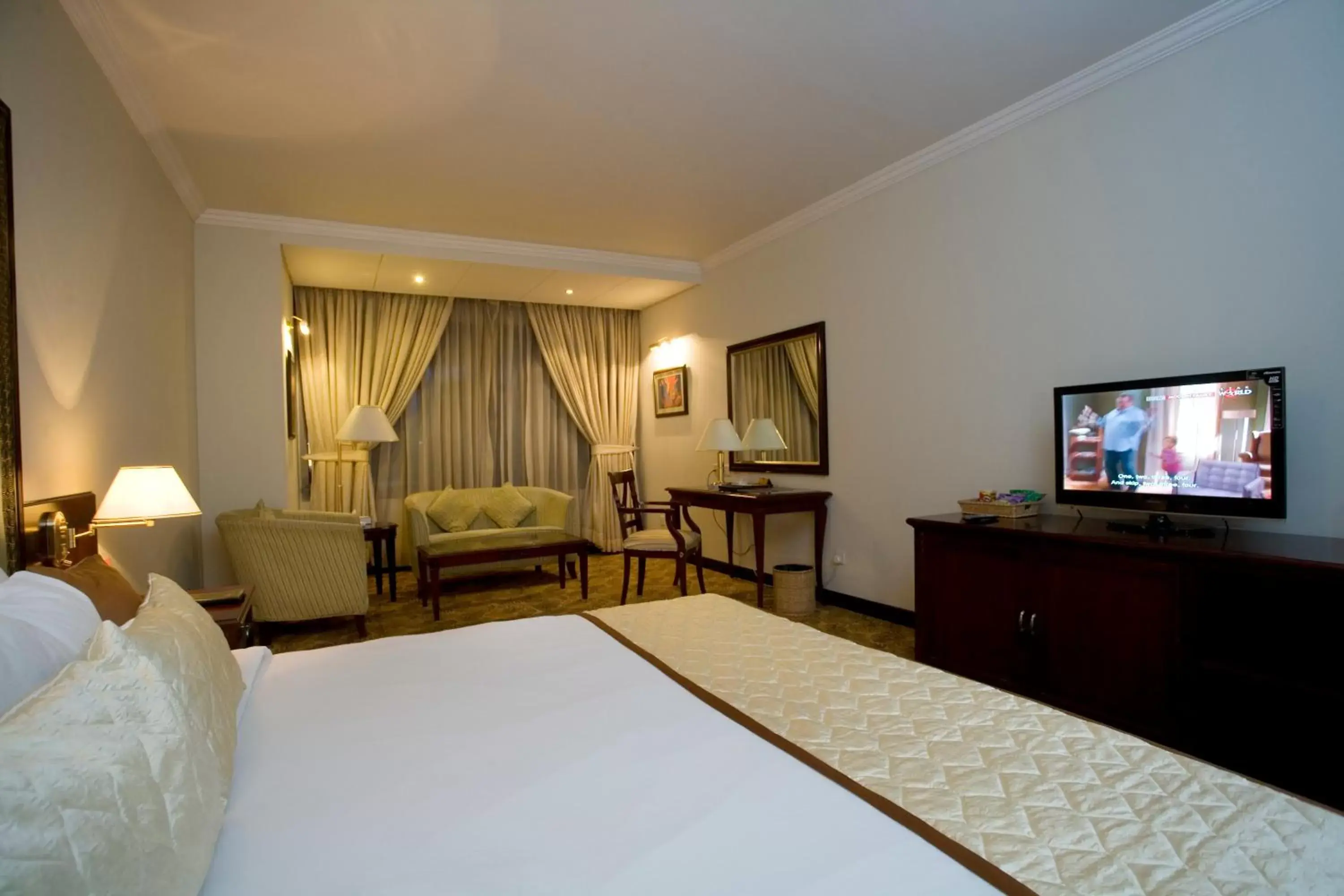 Bedroom, TV/Entertainment Center in Hotel Sarina