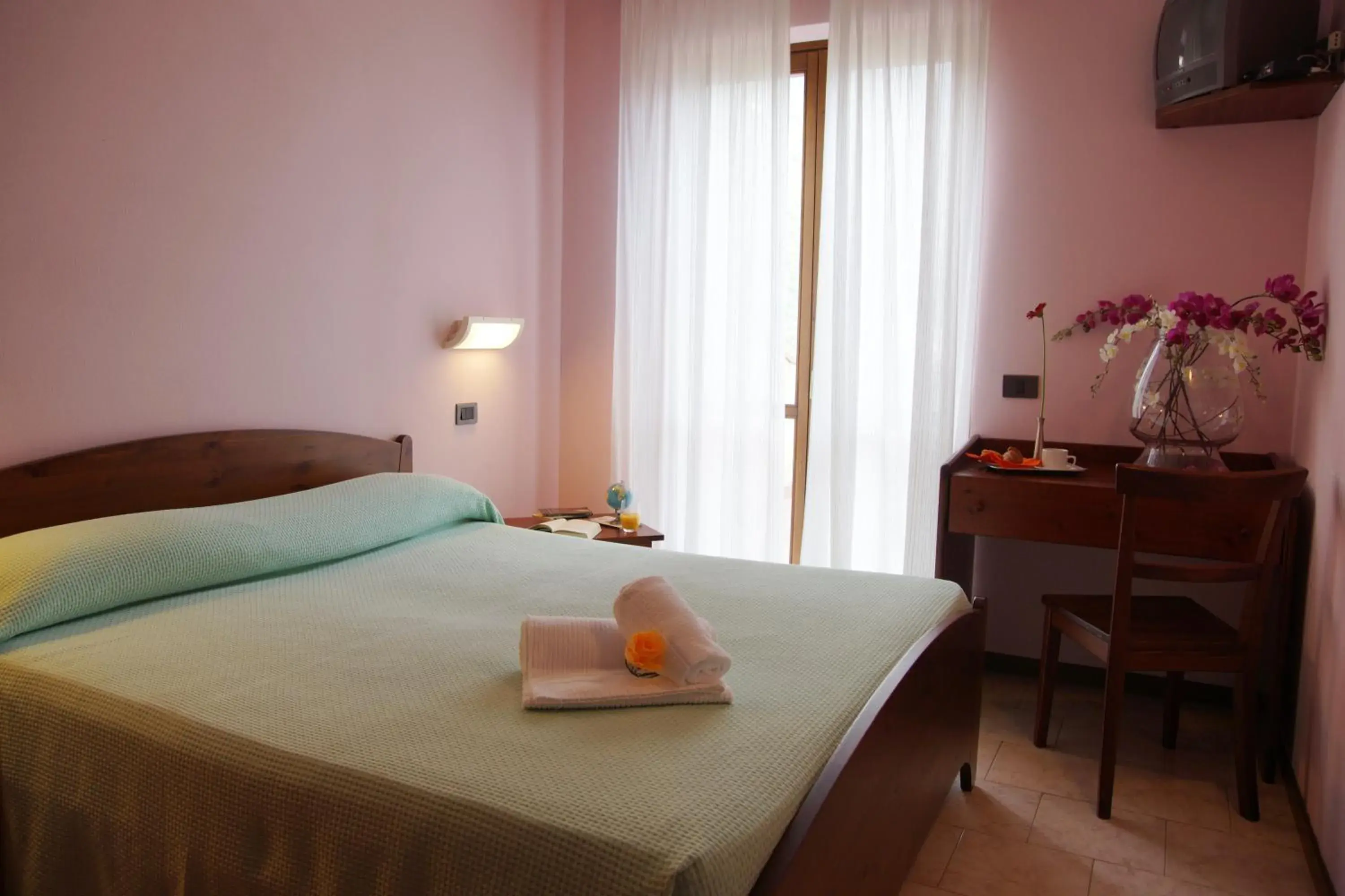 Bedroom, Bed in Hotel Garnì Al Poggio