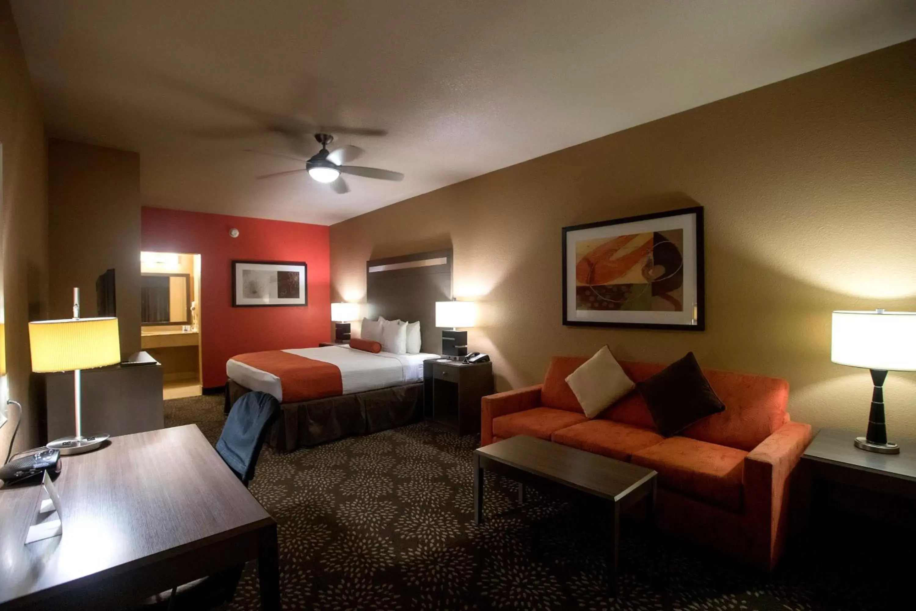 Photo of the whole room, Seating Area in Best Western Executive Inn El Campo