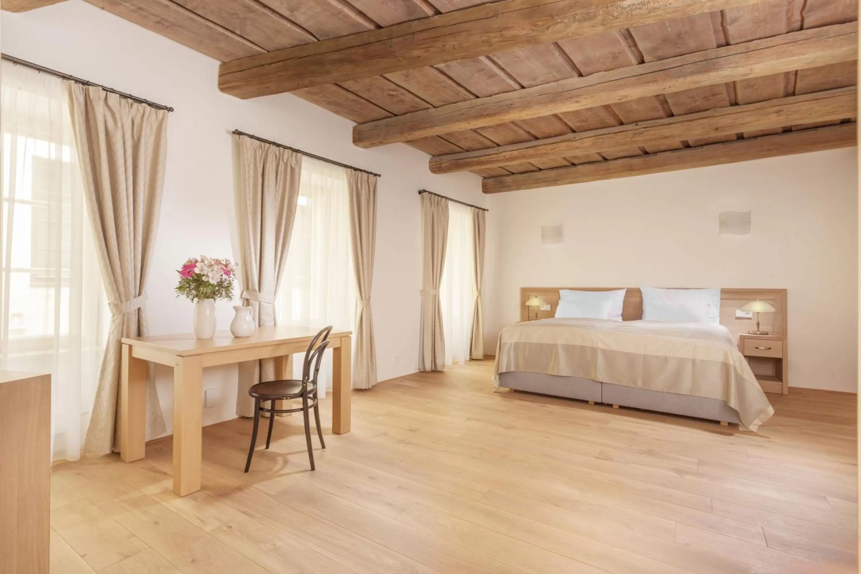 Bedroom, Bed in Hotel At the White Lily