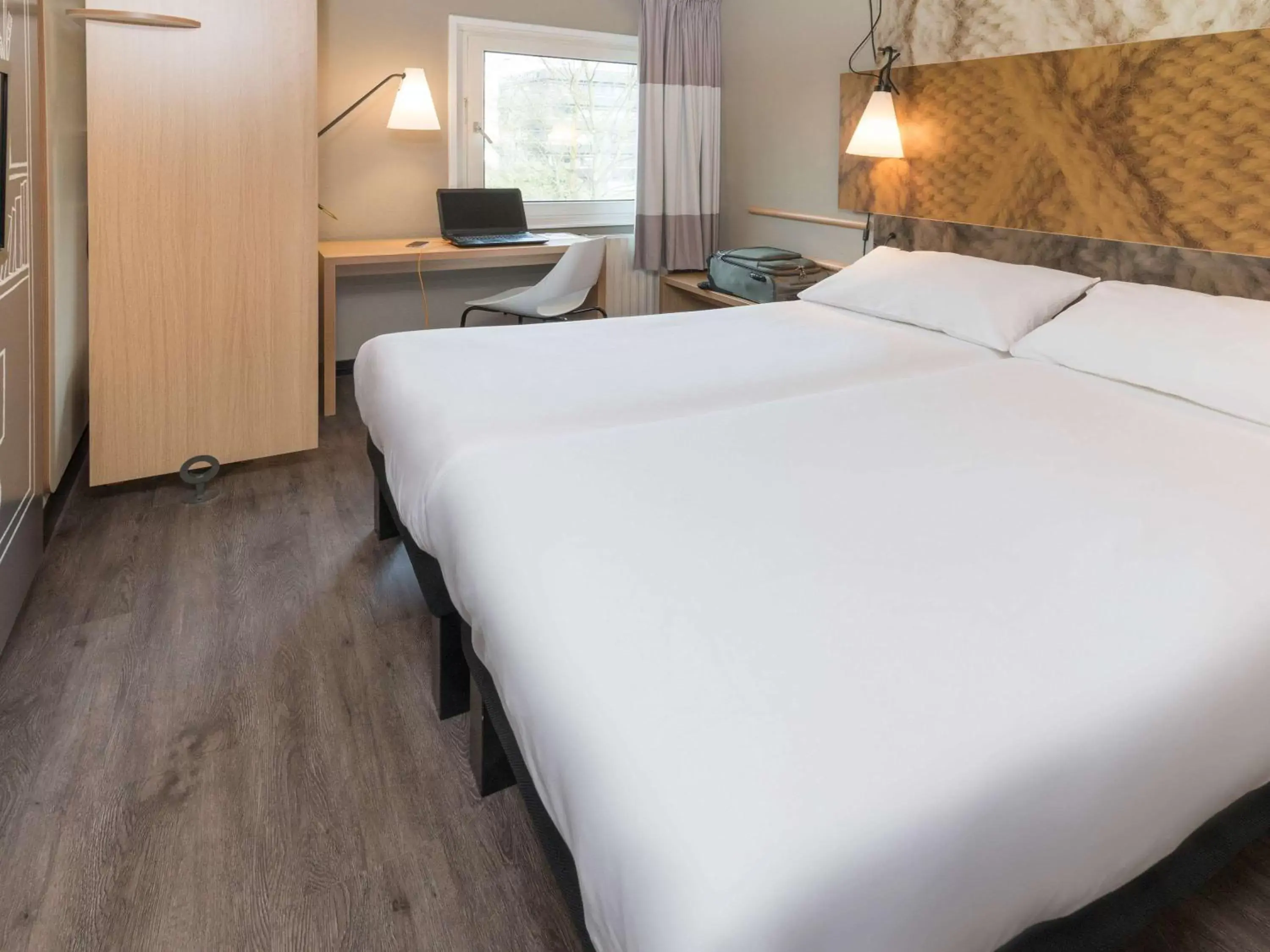 Photo of the whole room, Bed in ibis Tilburg