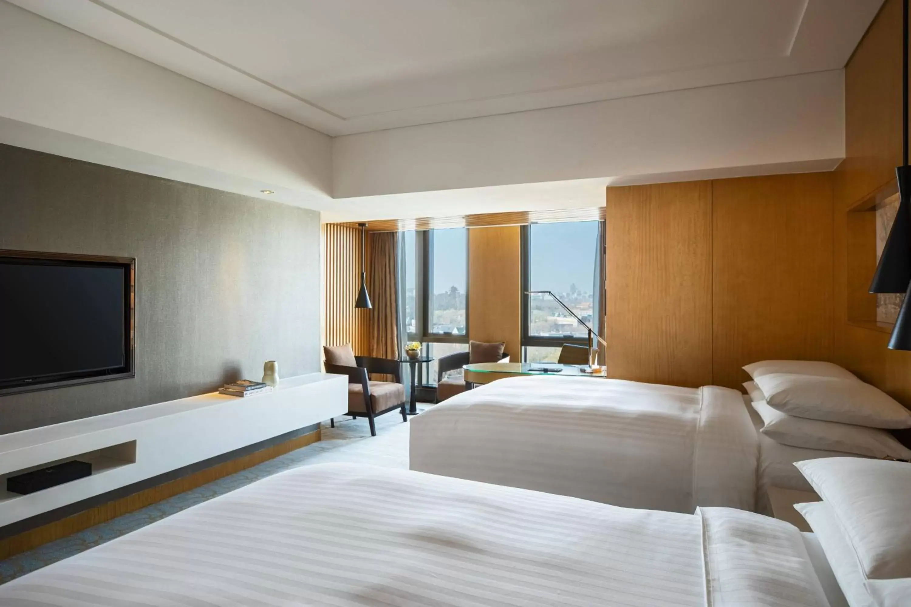 Photo of the whole room, Bed in Renaissance Beijing Wangfujing Hotel
