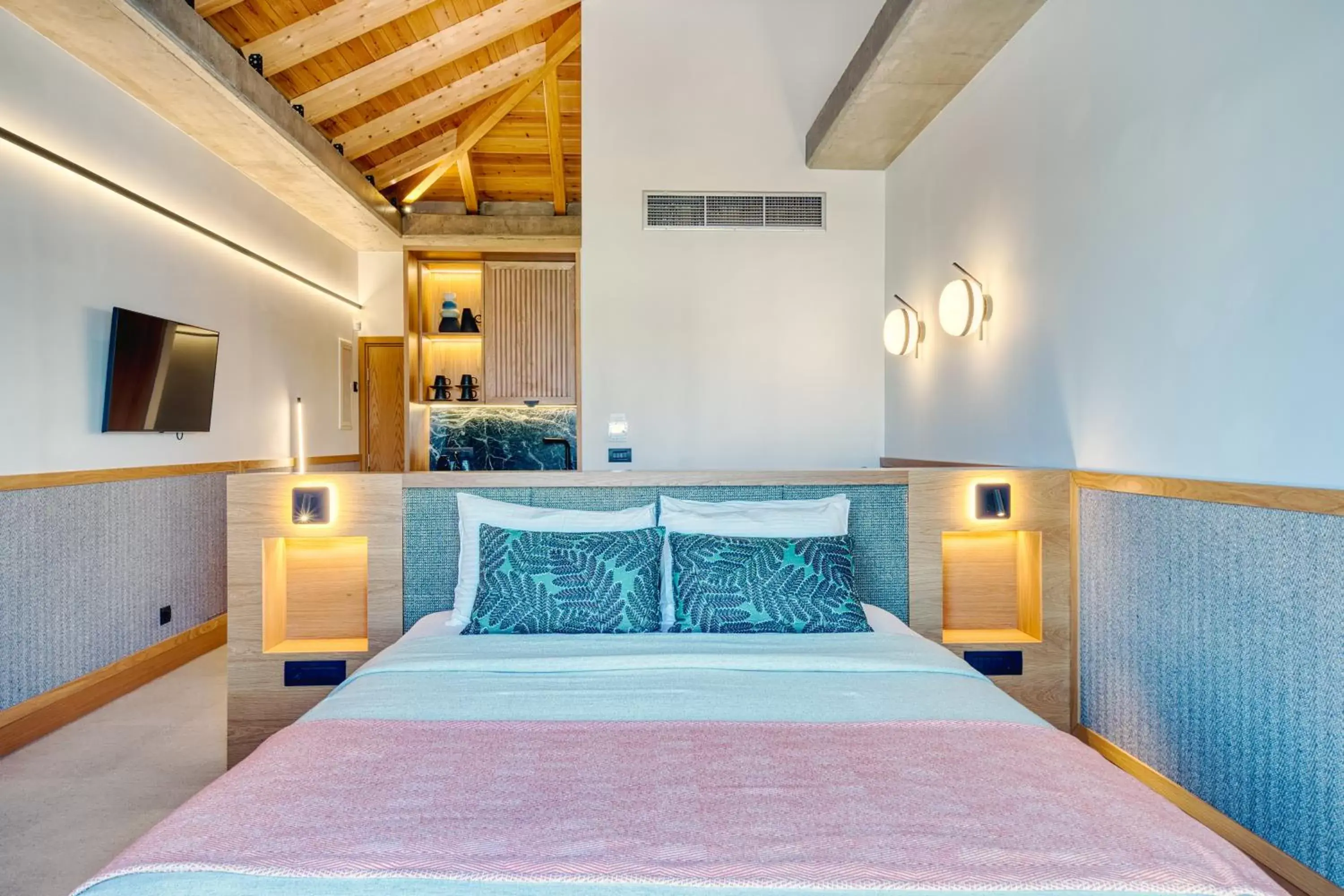 Junior Suite with Balcony and Partial Sea View in Capital Luxury Suites Junior Suite with Balcony and Partial Sea View in Capital Luxury Suites