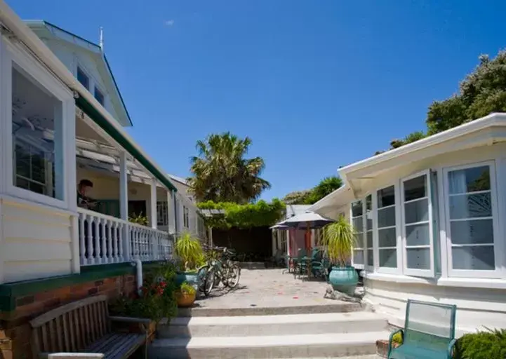 Courtyard Queen Studio in The Great Ponsonby Arthotel