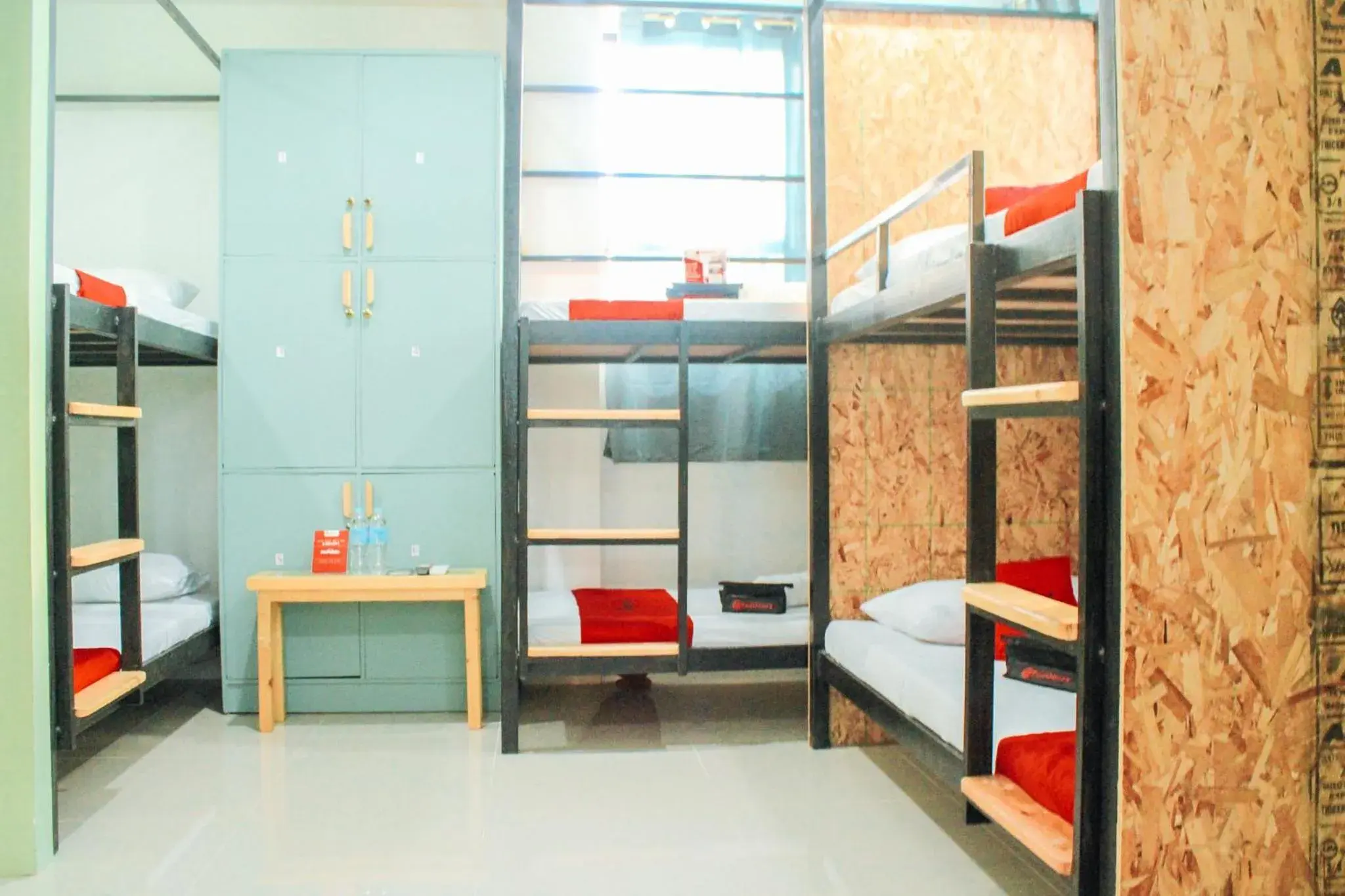 Bunk Bed in RedDoorz @ Taloto District Tagbilaran