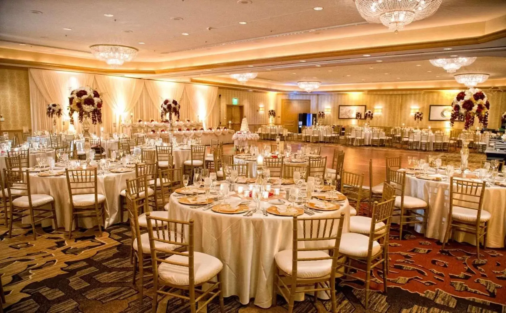 Banquet/Function facilities, Restaurant/Places to Eat in Hilton Rosemont Chicago O'Hare