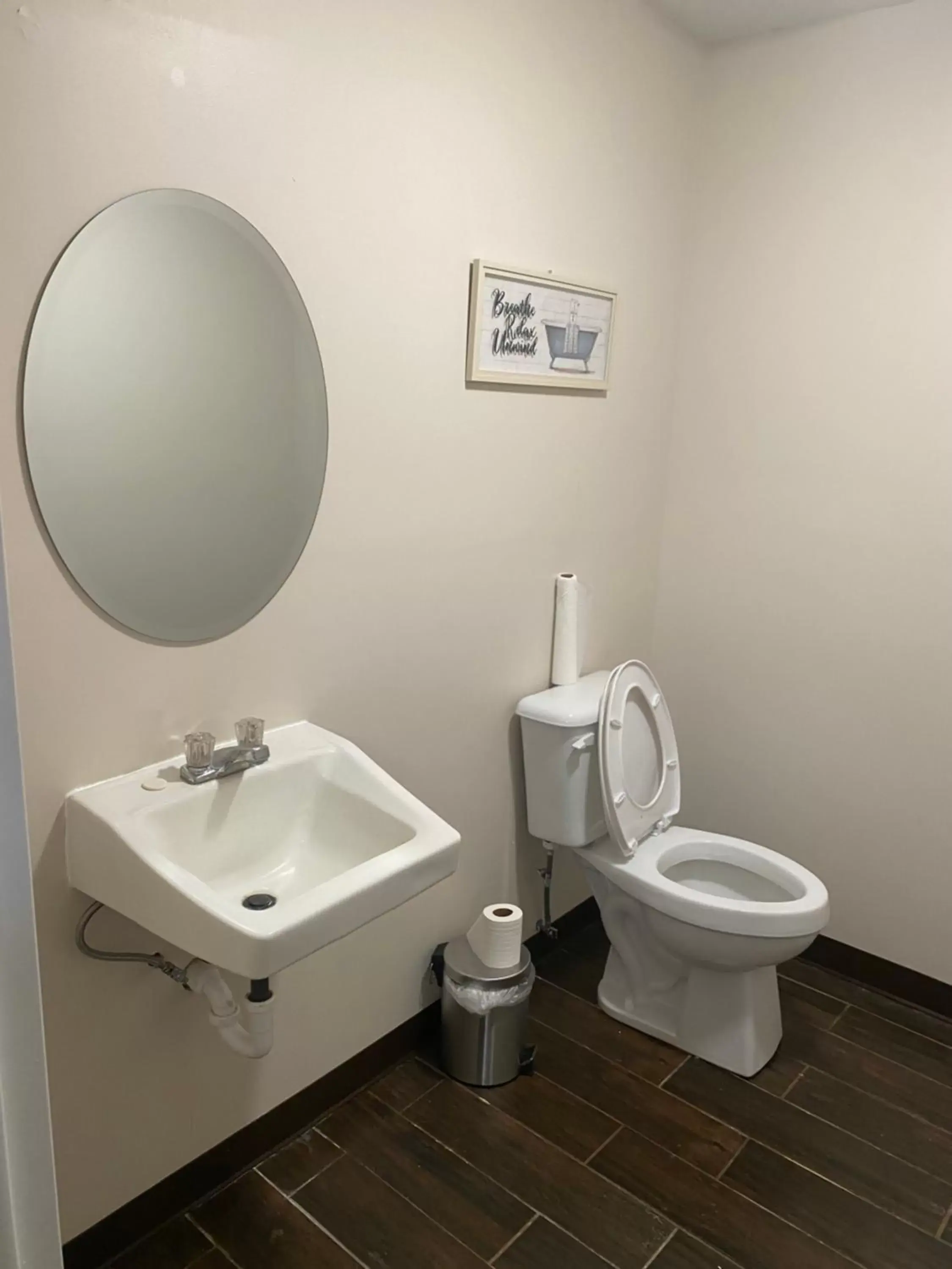 Toilet, Bathroom in Pine Mountain Inn