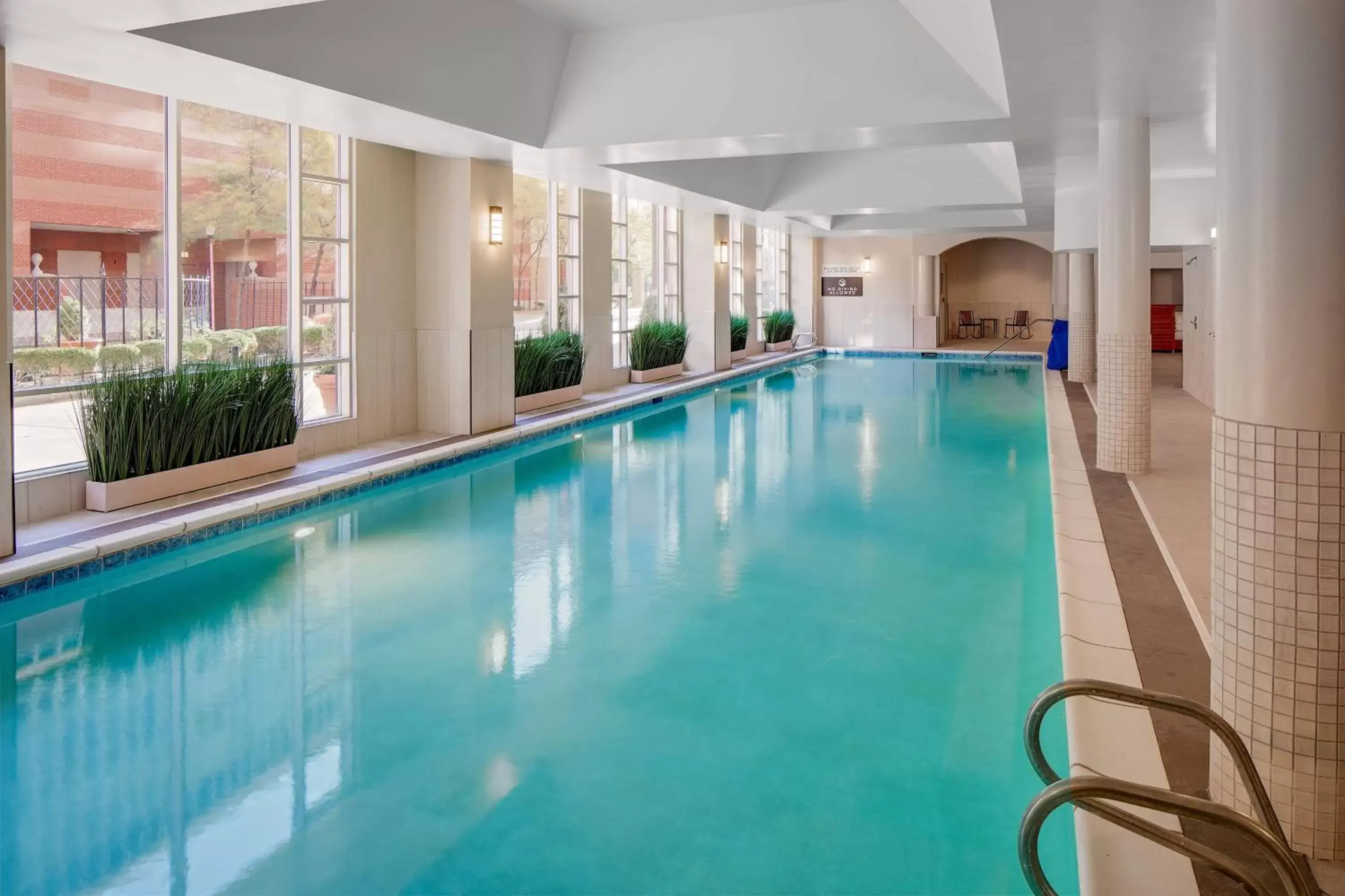 Swimming Pool in Cincinnati Marriott at RiverCenter