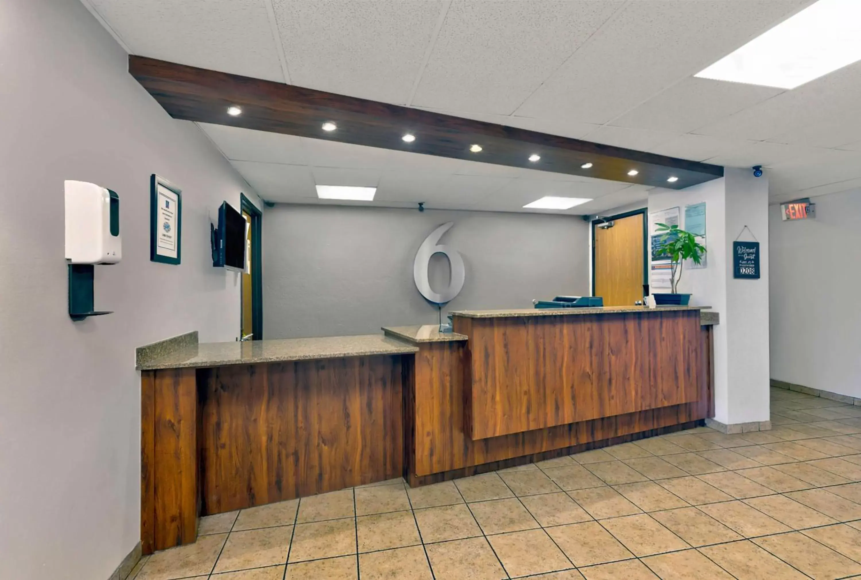 Lobby or reception, Lobby/Reception in Motel 6-Oak Creek, WI