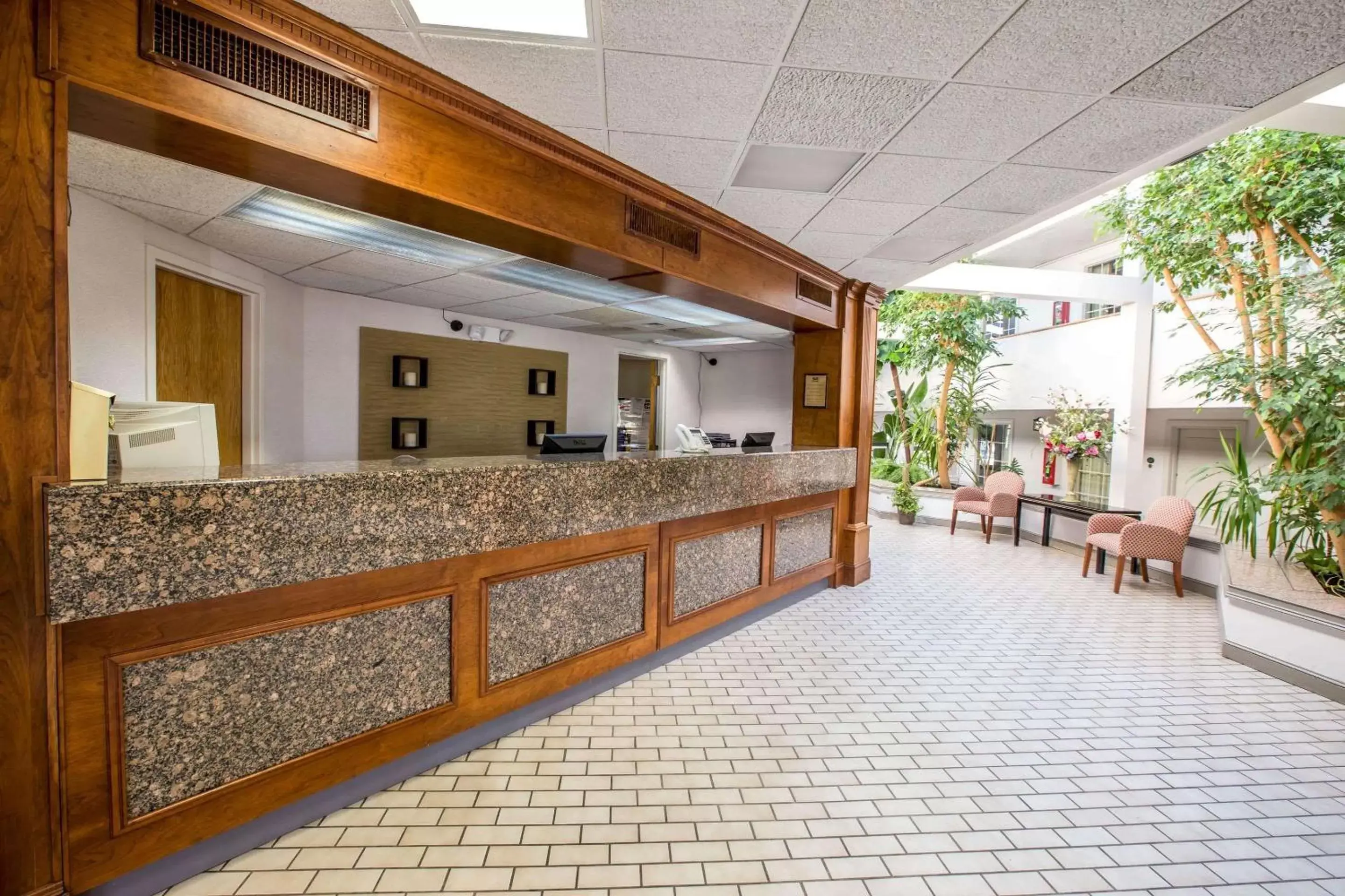 Lobby or reception, Restaurant/Places to Eat in Greeneville Inn And Suites