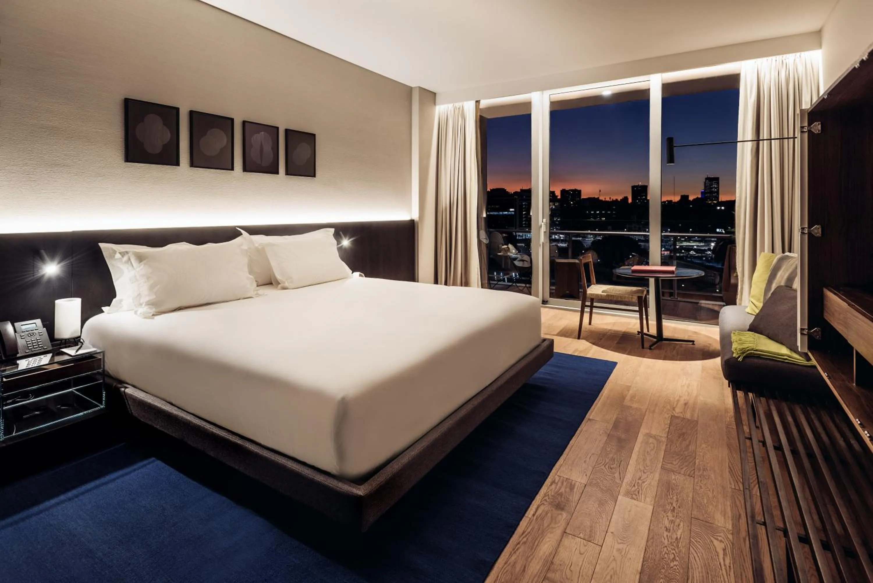 Photo of the whole room, Bed in SLS Buenos Aires Puerto Madero
