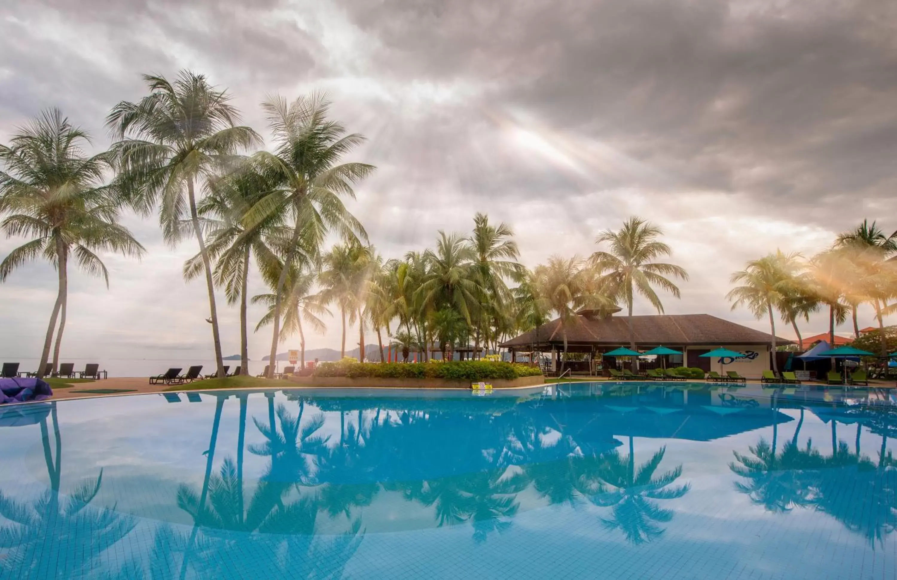 Property building, Swimming Pool in The Pacific Sutera