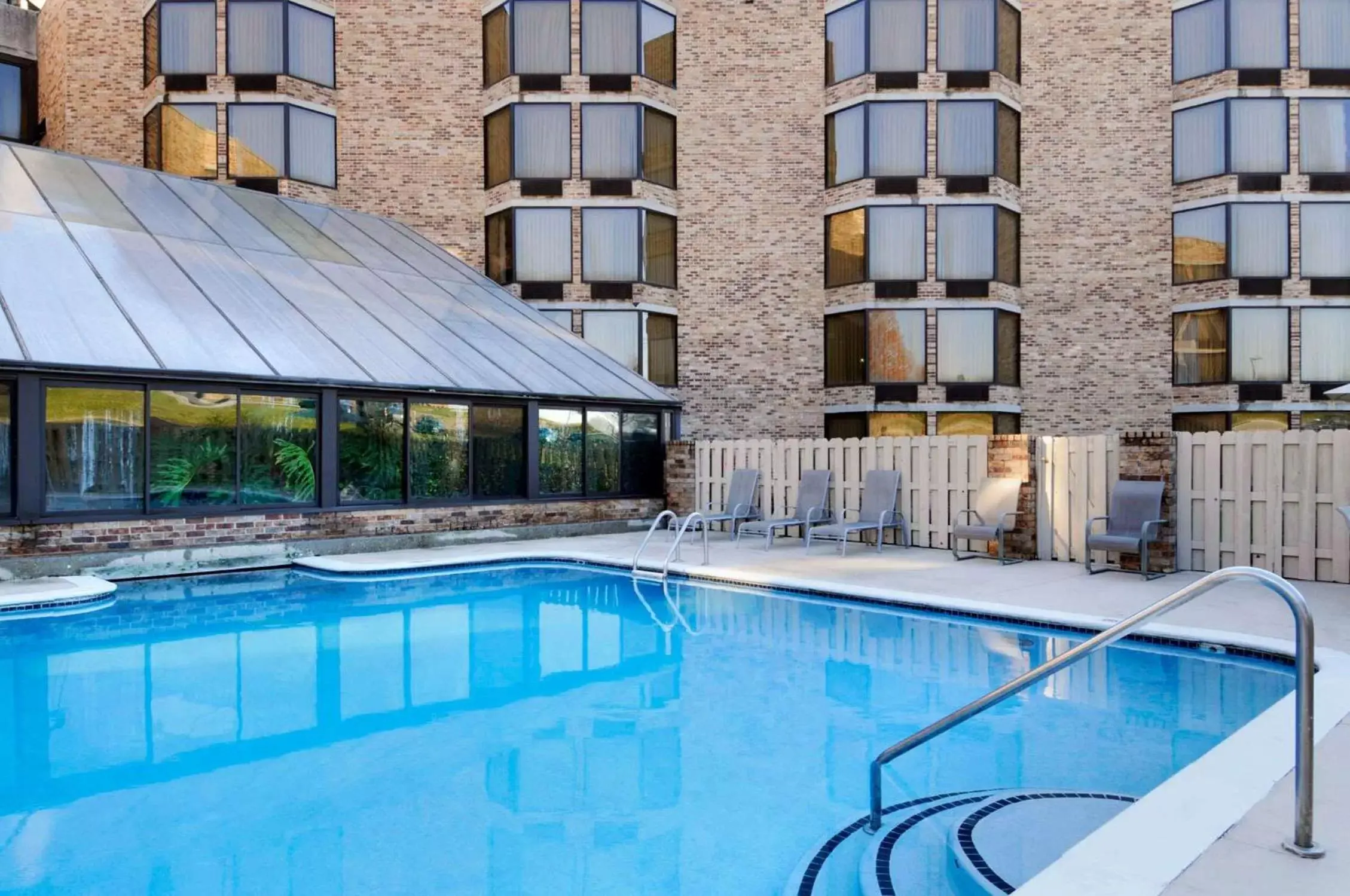 Swimming Pool in DoubleTree by Hilton Hotel Oak Ridge - Knoxville