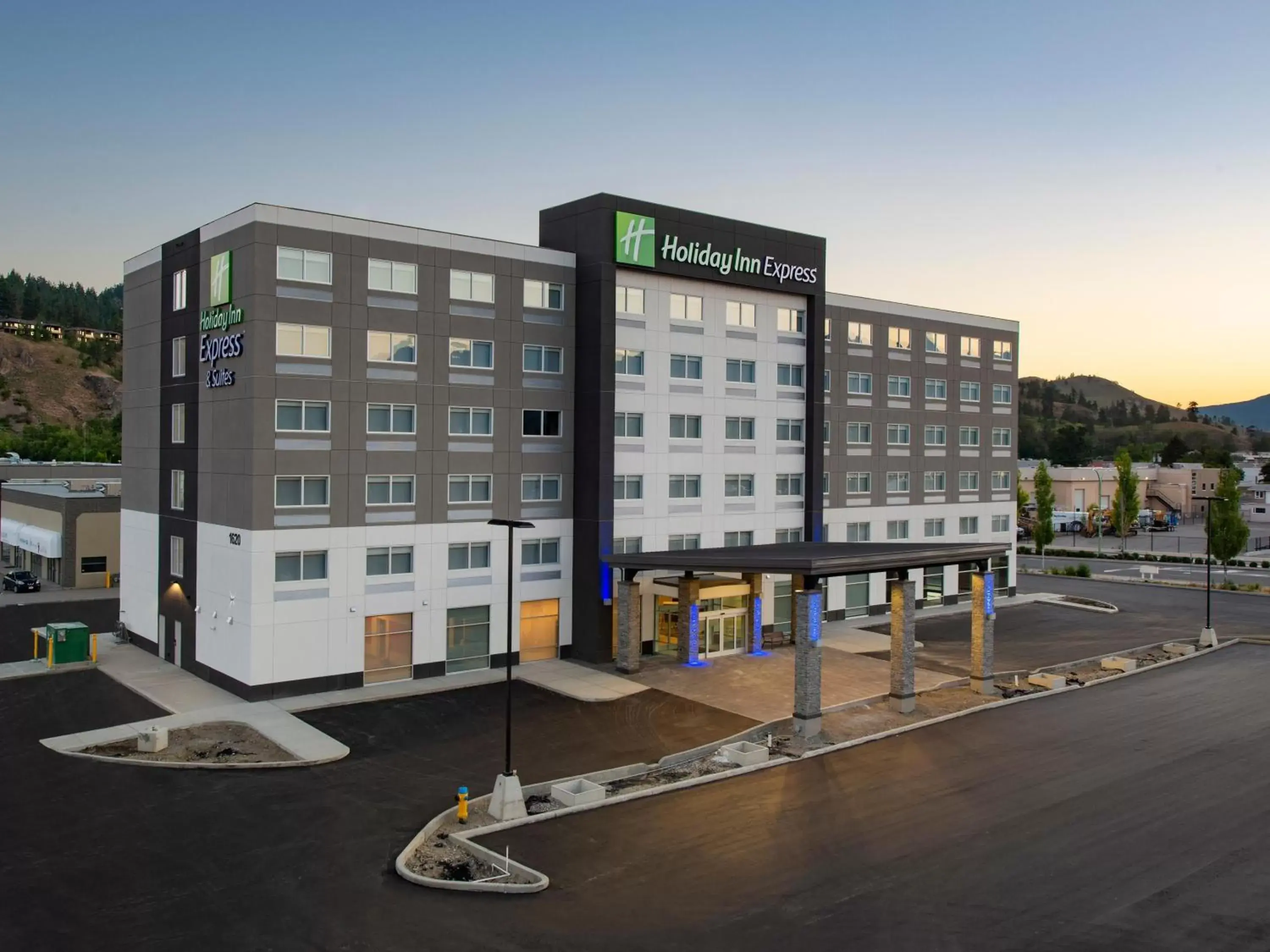Bird's eye view, Property Building in Holiday Inn Express & Suites - Brandon, an IHG Hotel