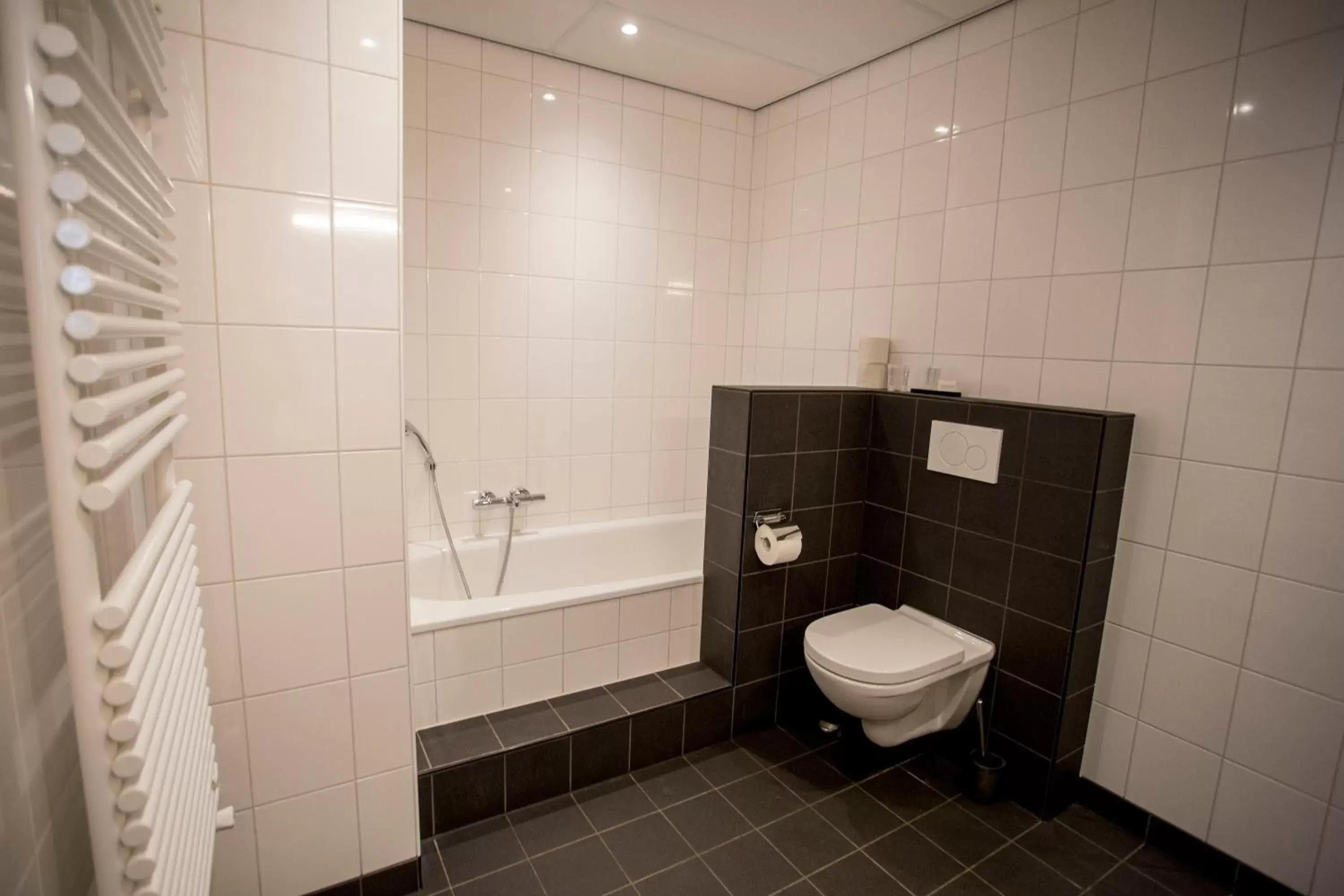Bathroom in Hotel In't Holt 1654 Grand Café & Logement