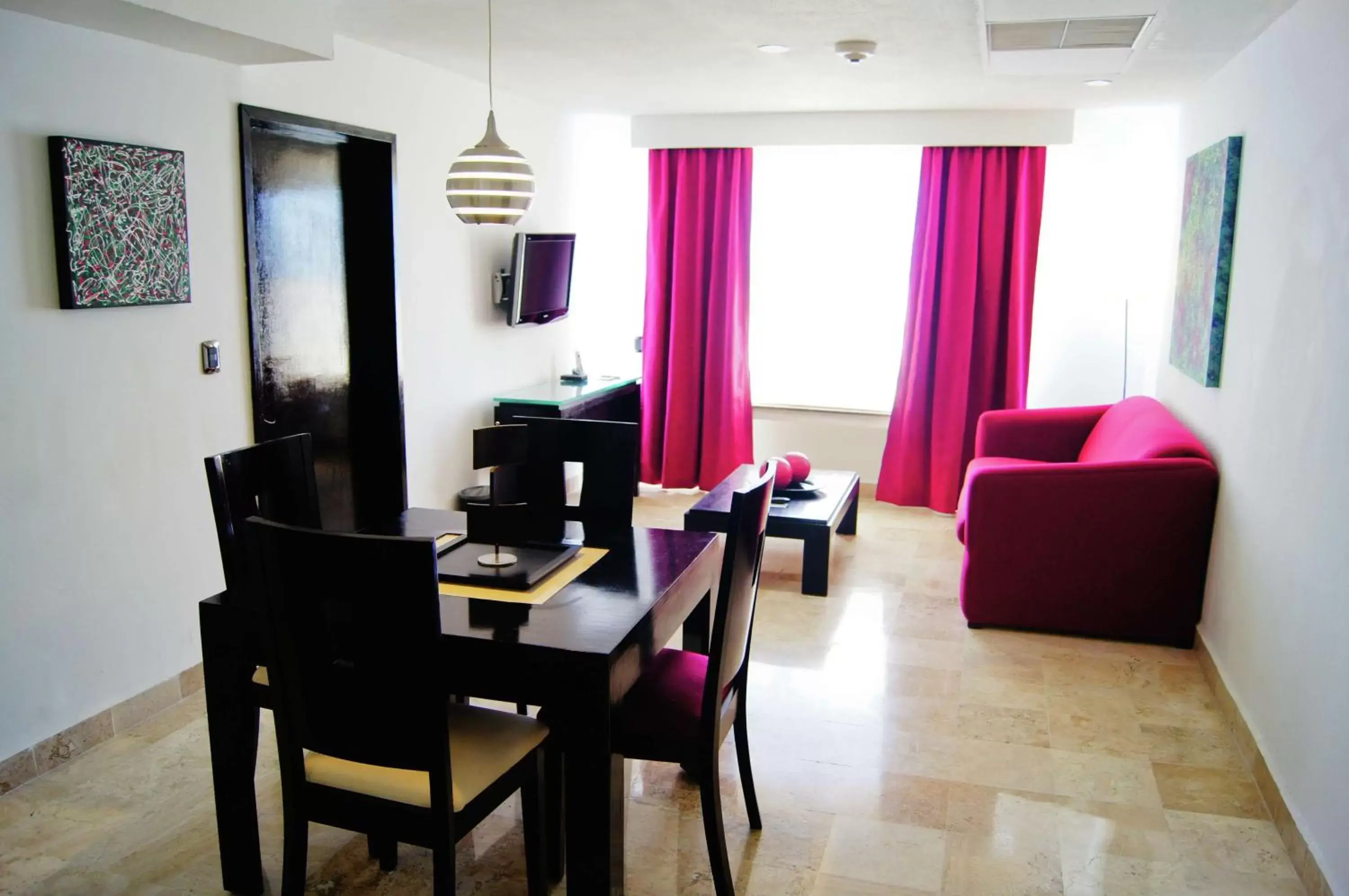 Bedroom, Dining Area in Hilton Garden Inn Veracruz Boca del Rio