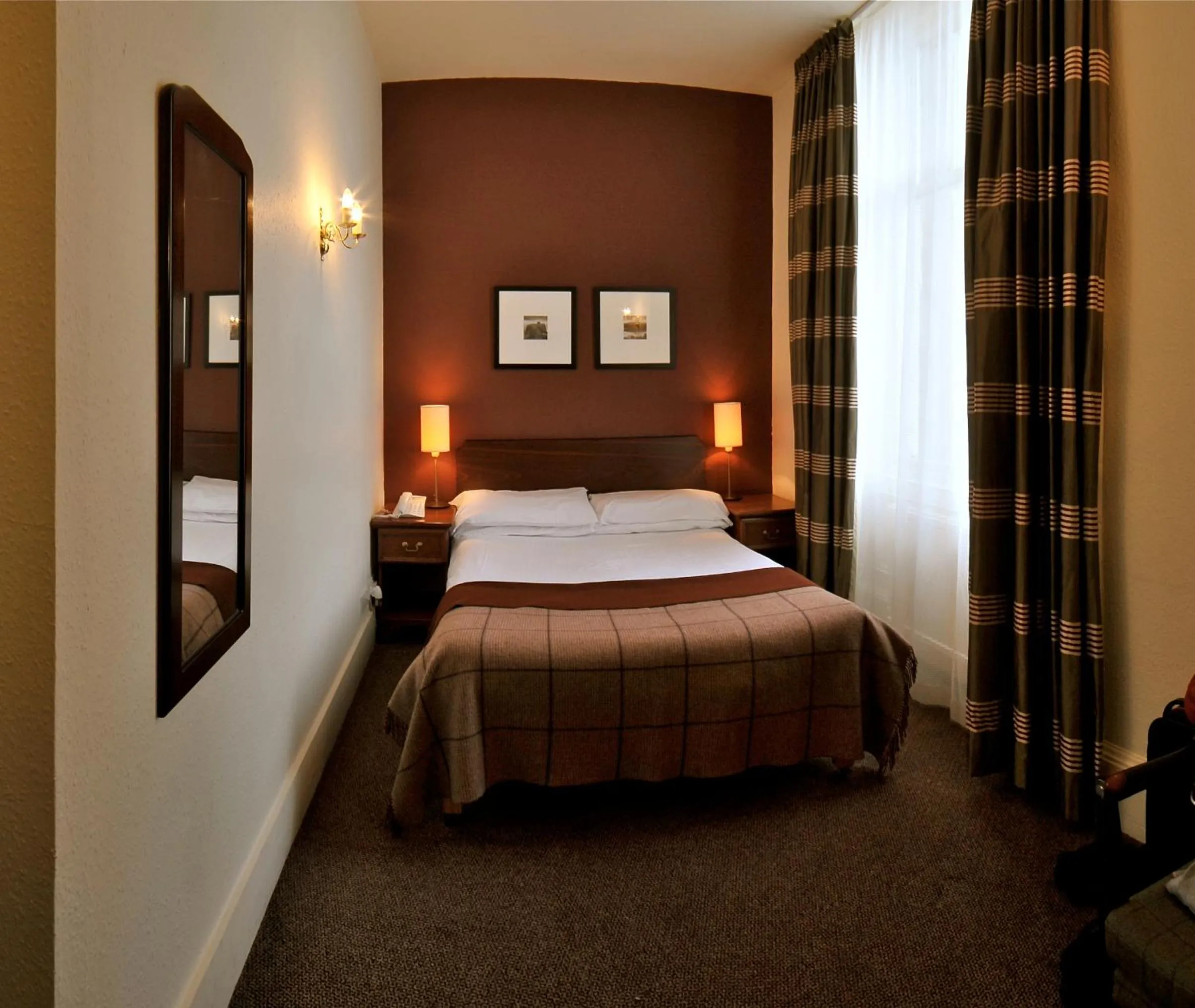 Bed in Ben Wyvis Hotel