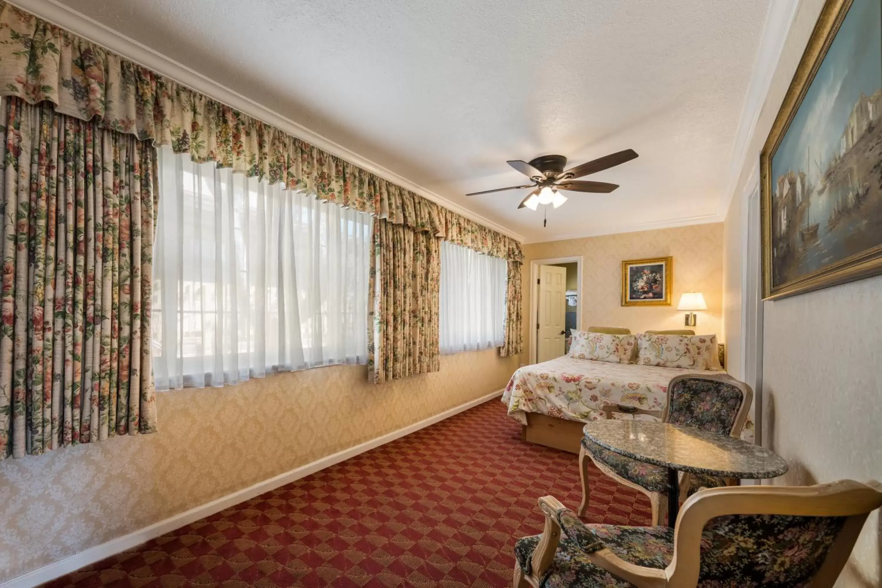 Bedroom, Seating Area in Carmel Inn & Suites