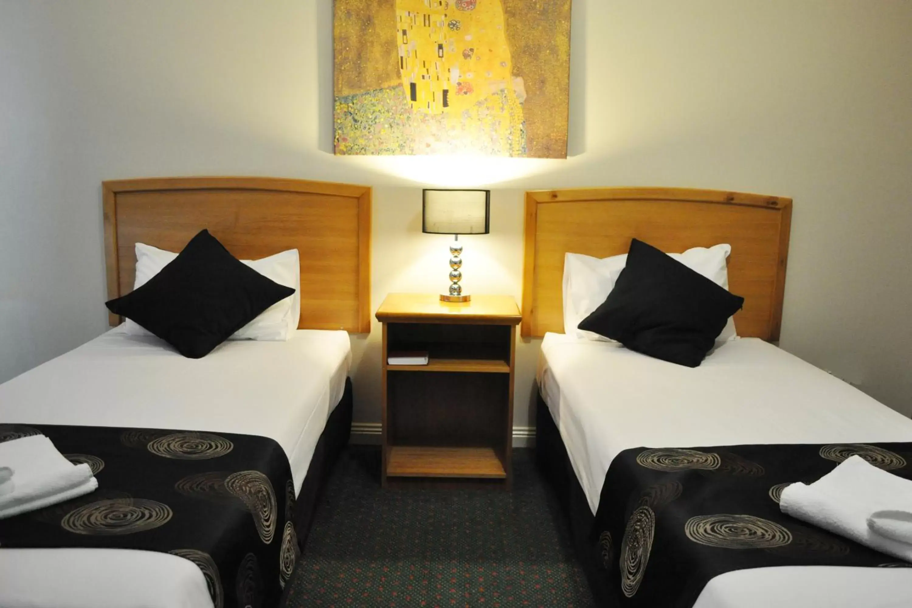 Photo of the whole room, Bed in Meadowbrook Hotel Brisbane