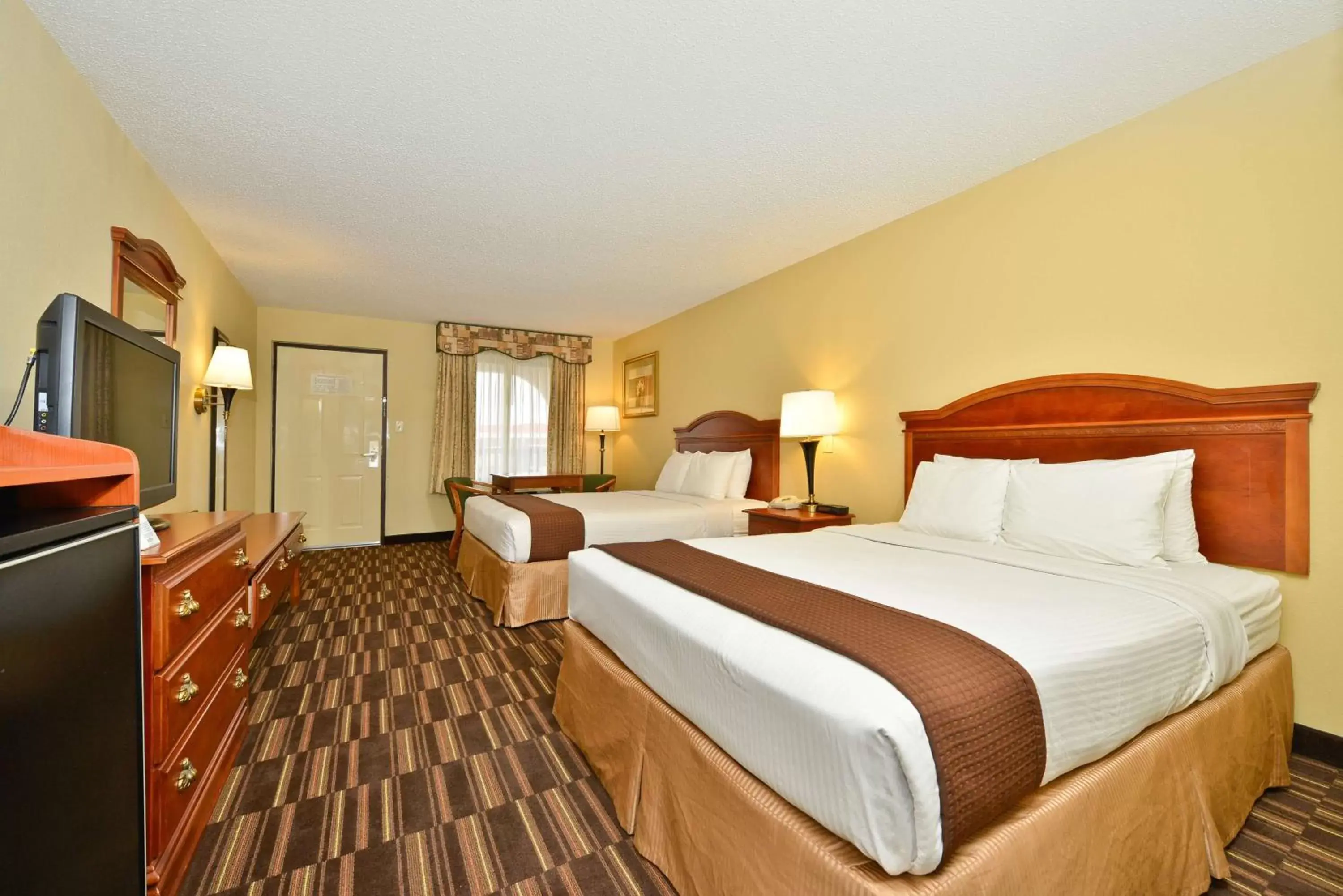 Photo of the whole room, Bed in Best Western Greenville Inn