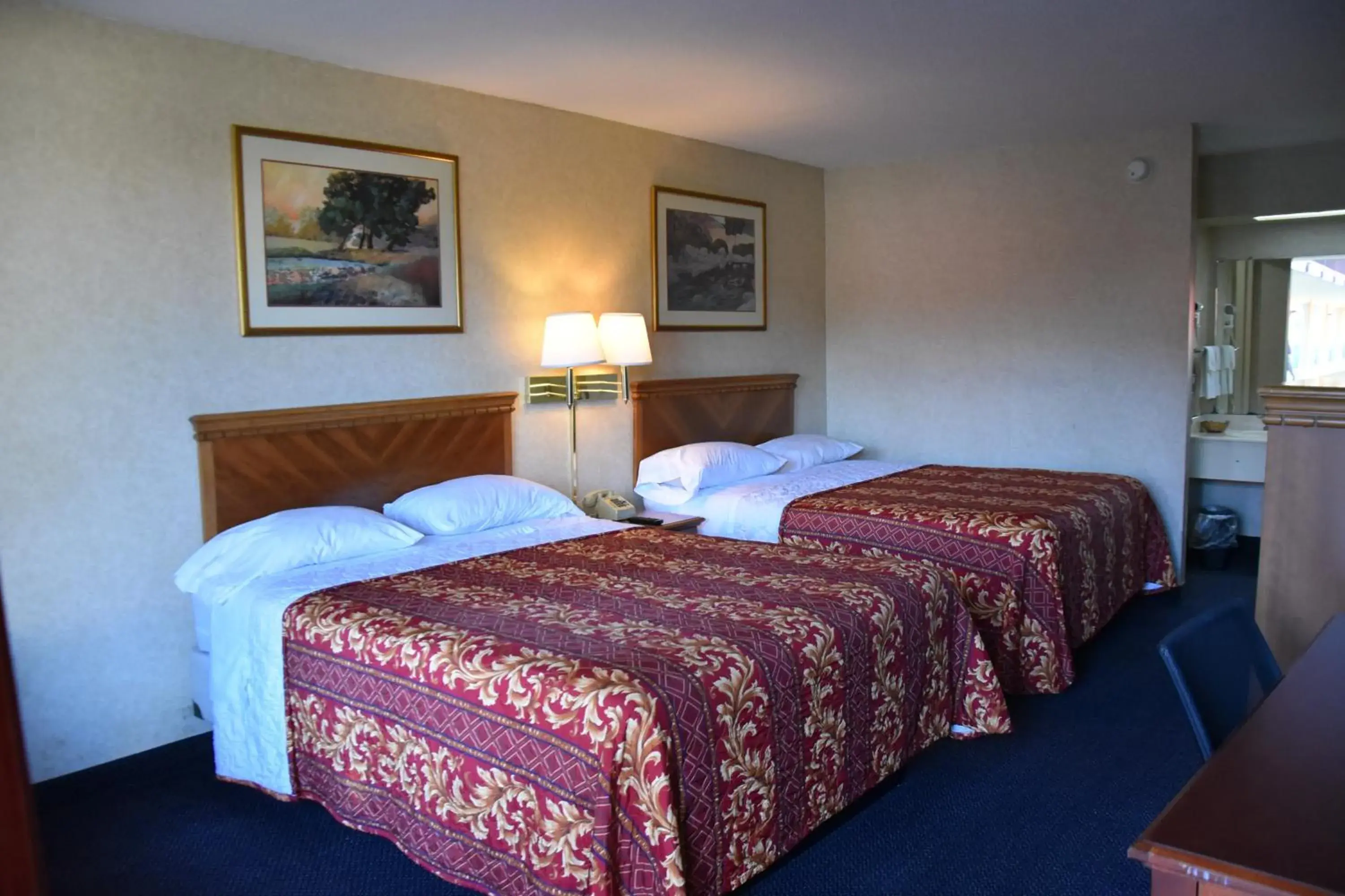 Bed in Homeplace Inn Bed in Homeplace Inn