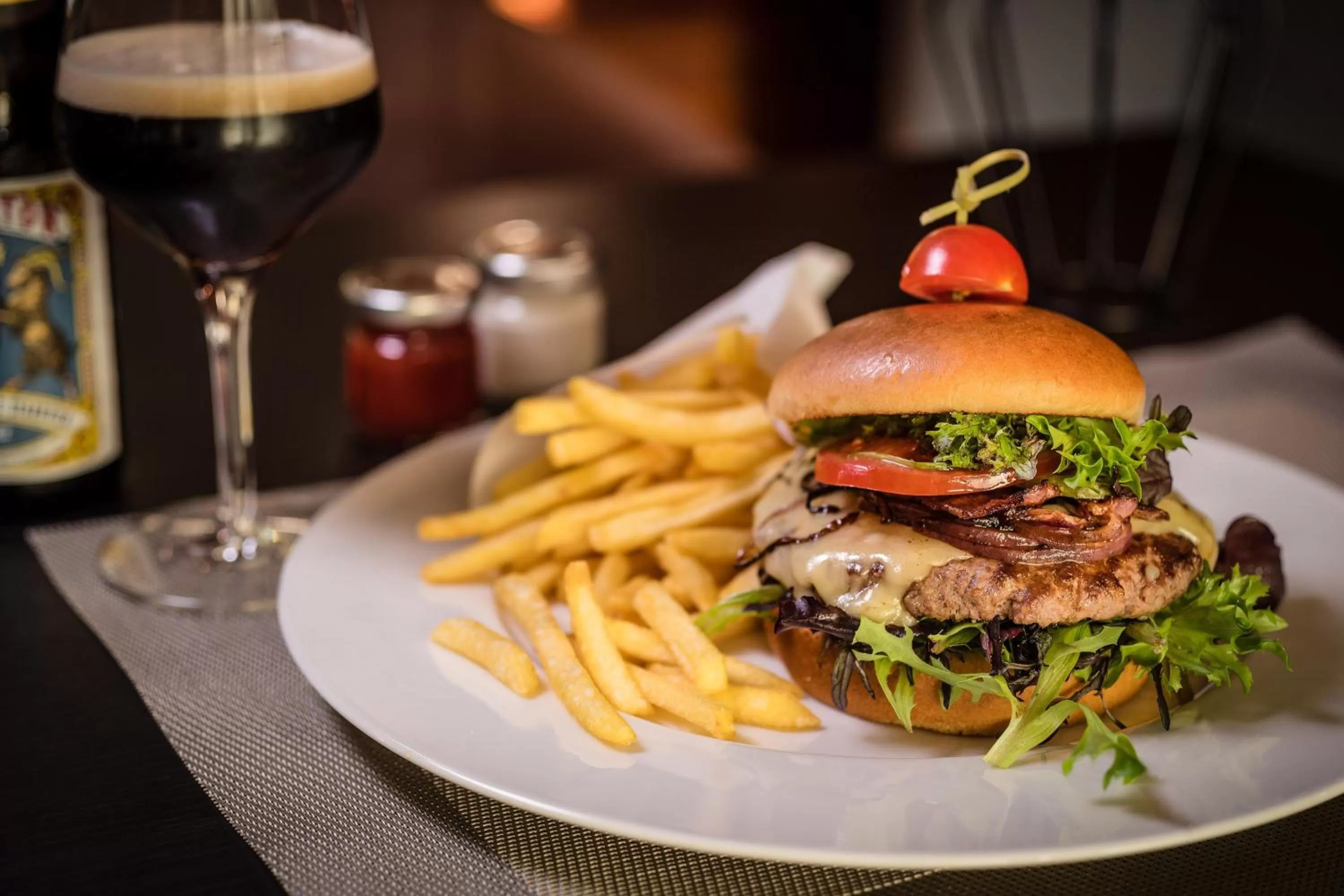 Lounge or bar in Le Méridien Stuttgart