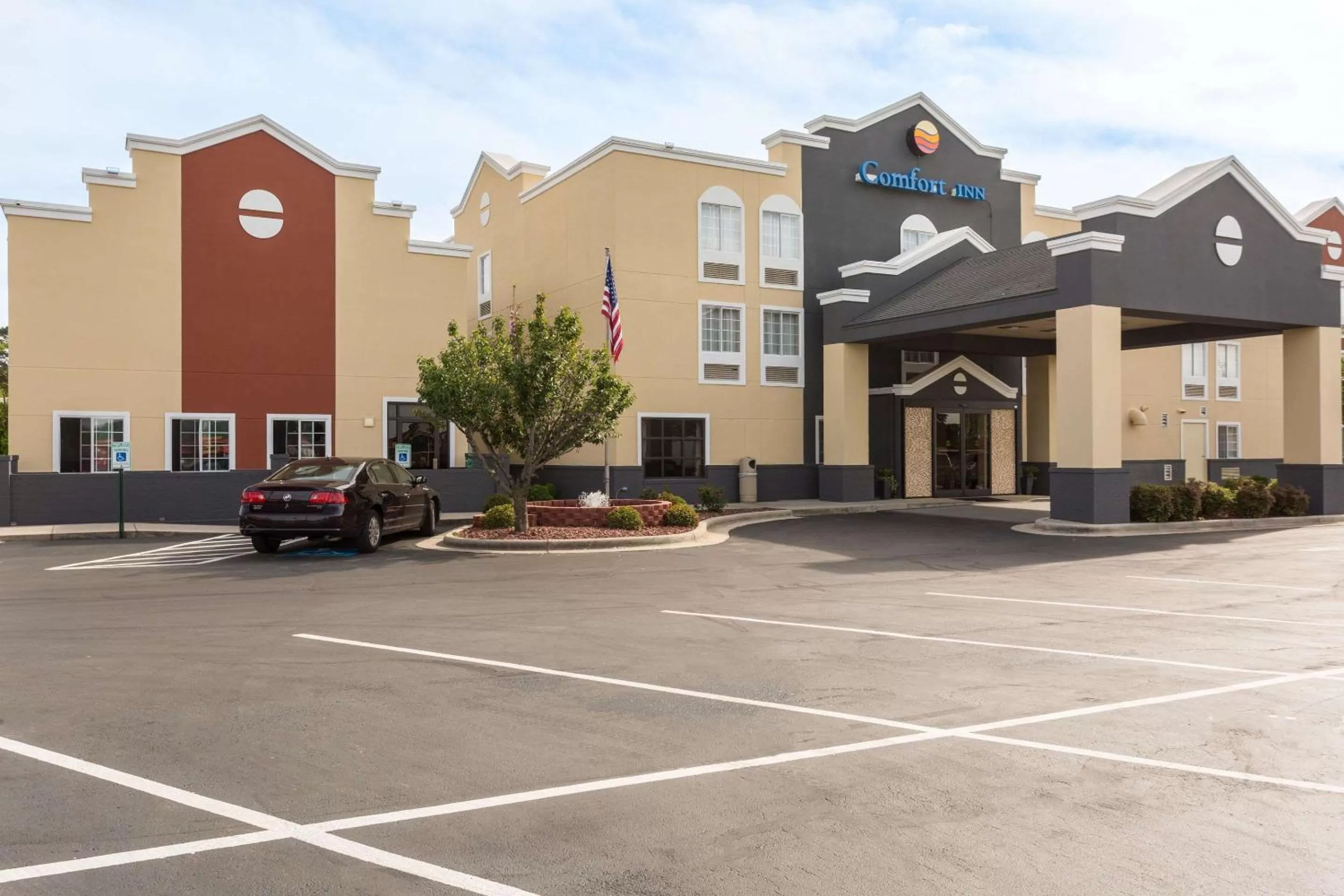 Property building in Comfort Inn Decatur Priceville