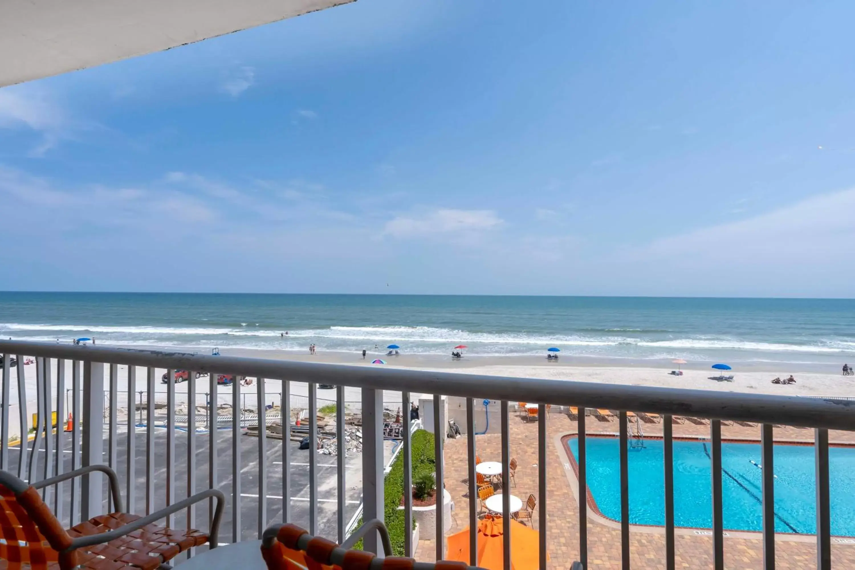 Bedroom, Pool View in Best Western Plus Daytona Inn Seabreeze