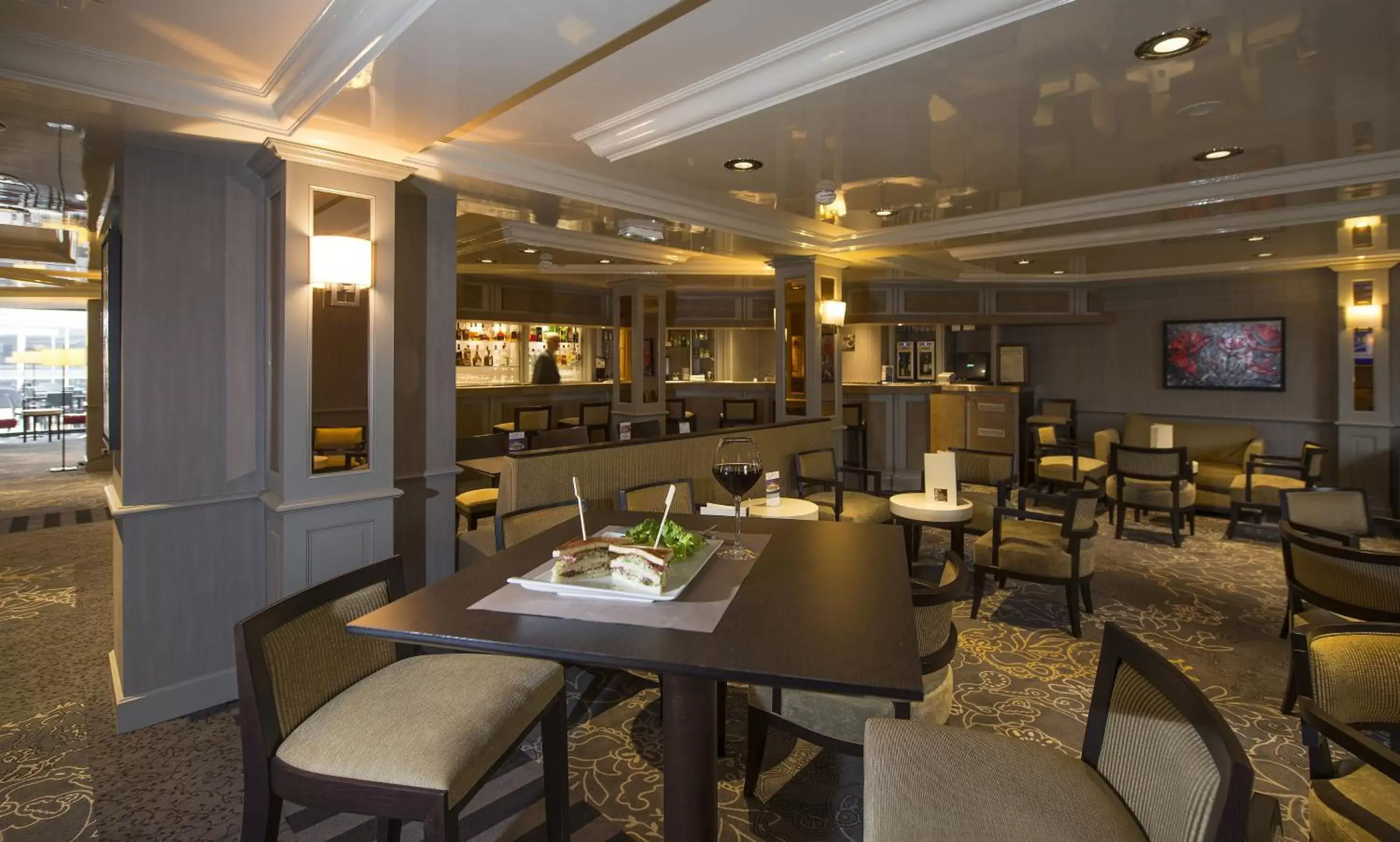 Lounge or bar, Restaurant/Places to Eat in Mercure Rouen Centre Champ de Mars
