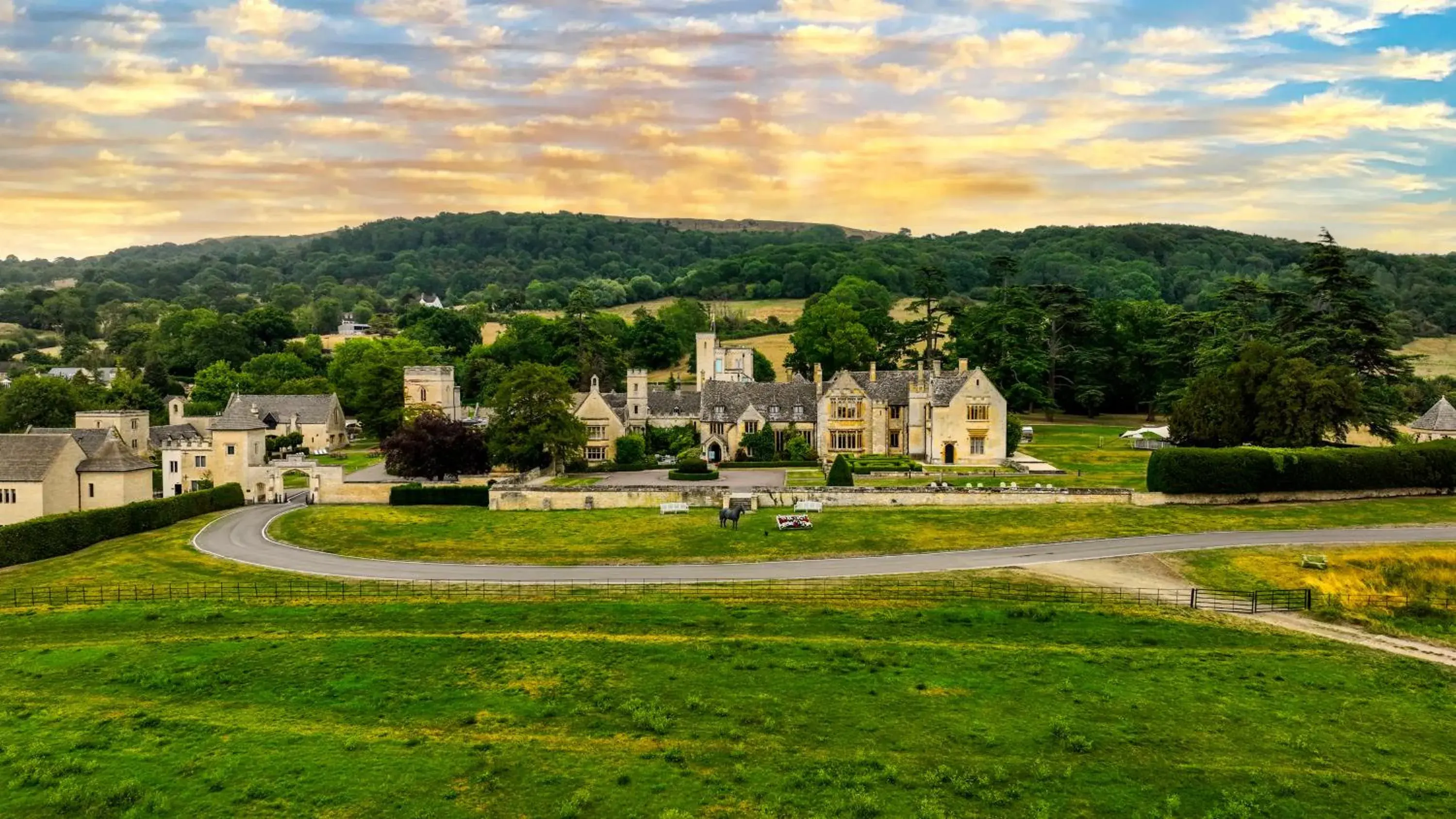 Property Building in Ellenborough Park