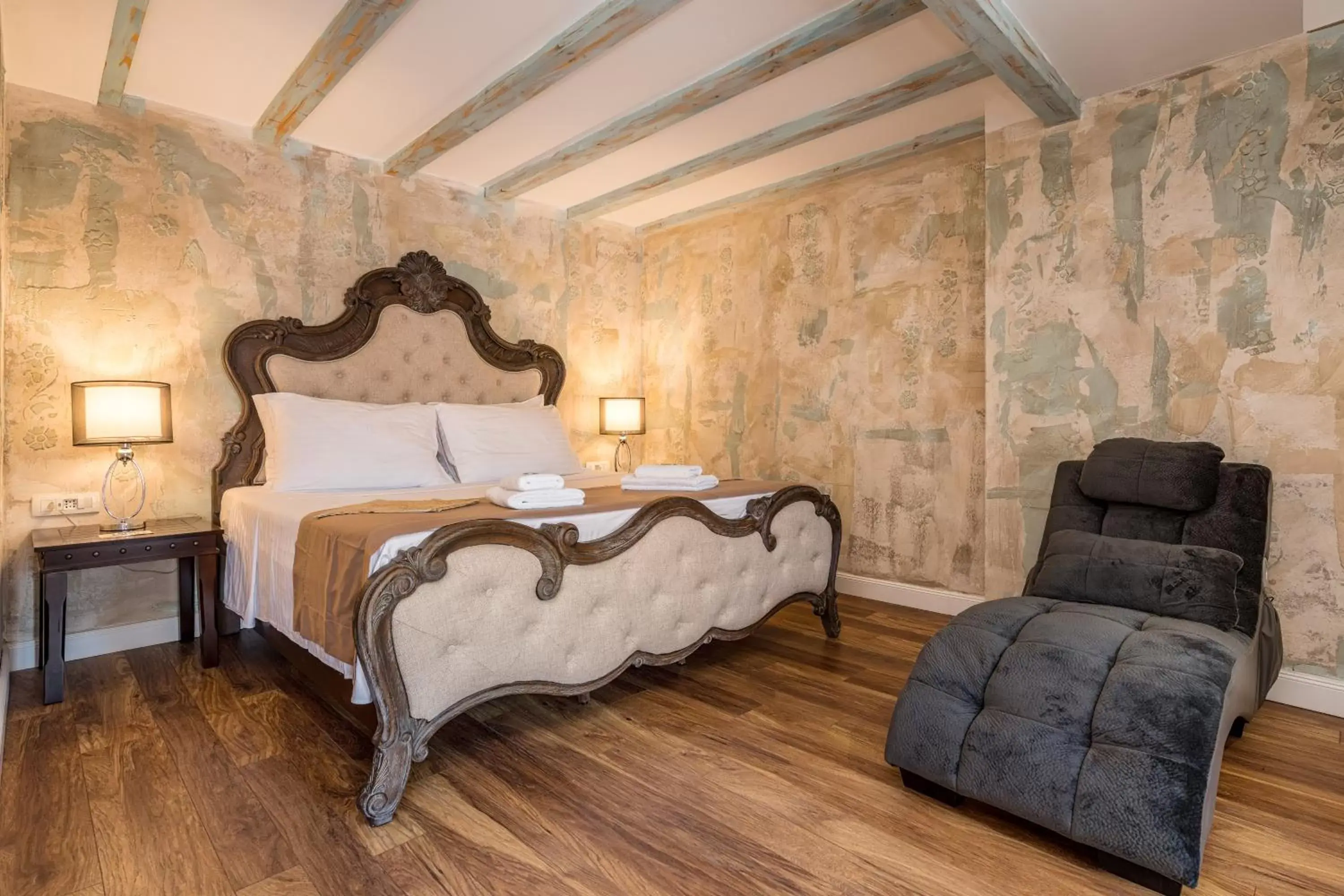 Bed in Plaza Marchi Old Town - MAG Quaint & Elegant Boutique Hotels