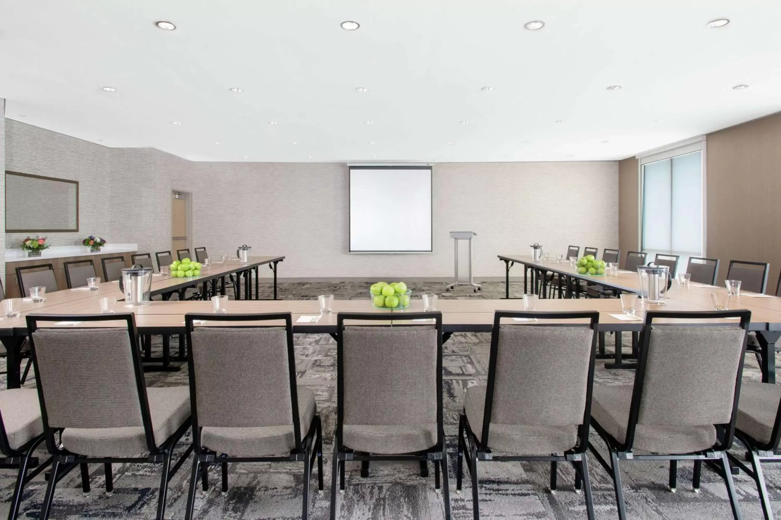Meeting/conference room in Home2 Suites by Hilton Long Island Brookhaven