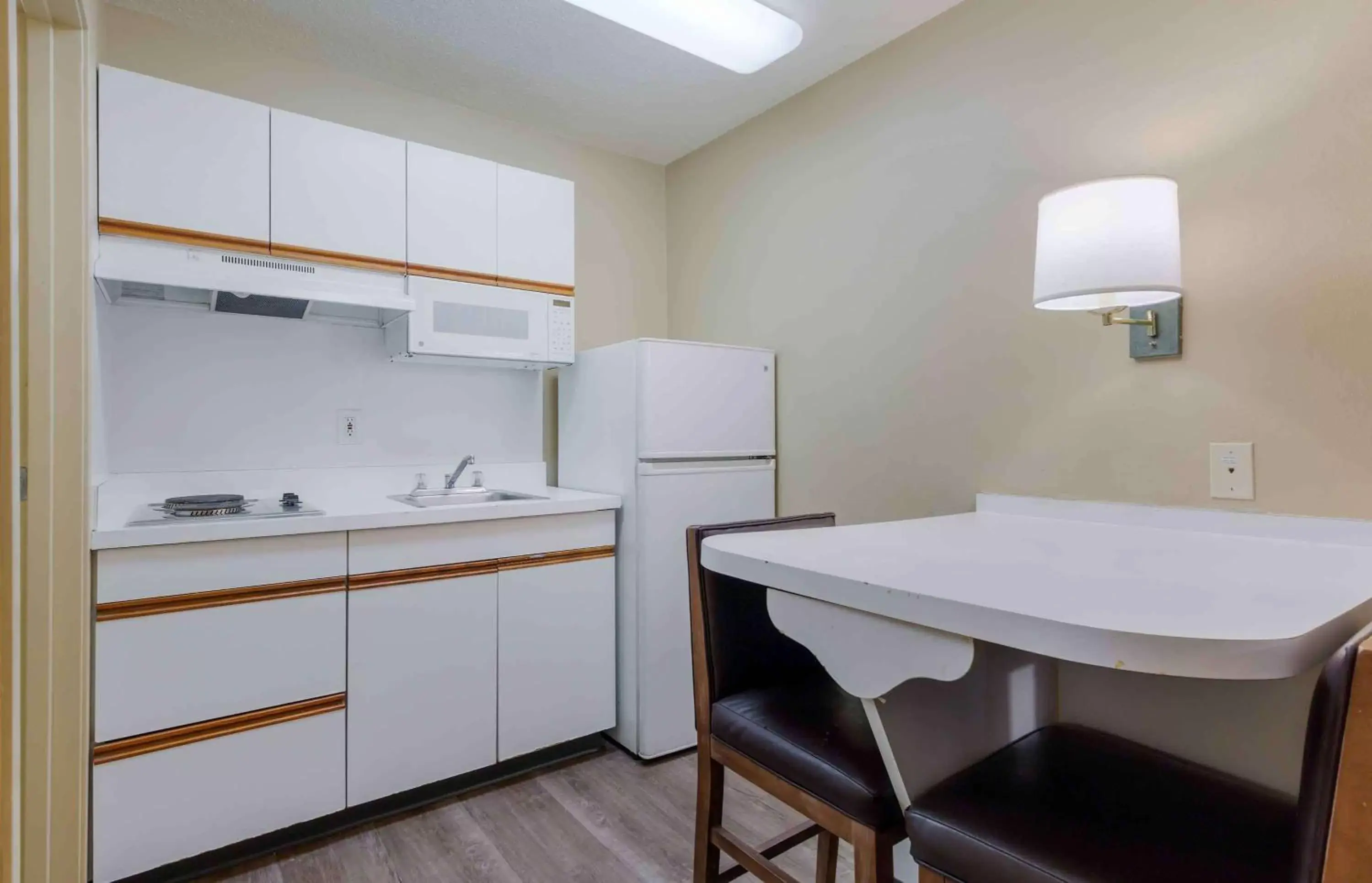 Bedroom, Kitchen/Kitchenette in Extended Stay America Suites - Washington, DC - Fairfax - Fair Oaks