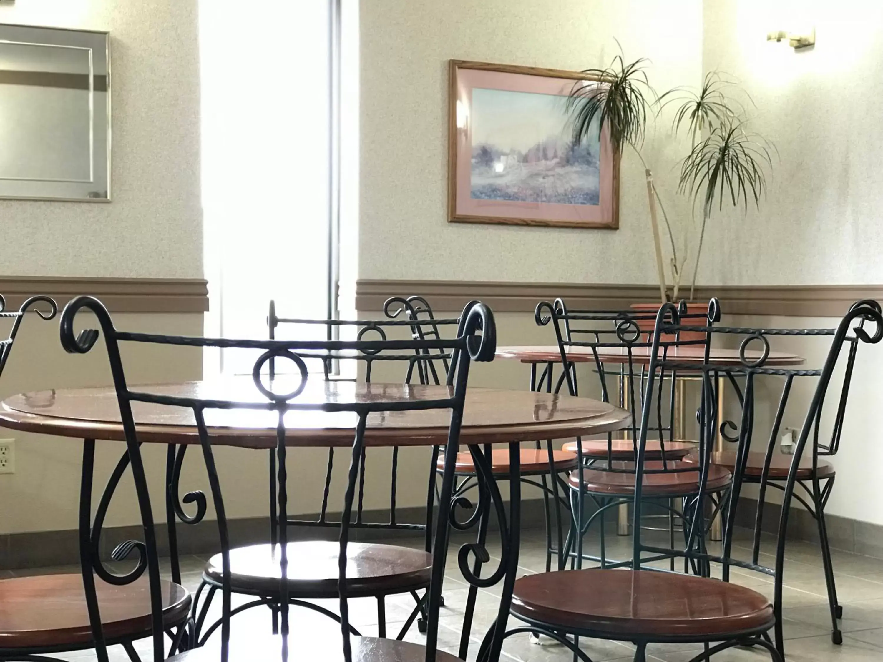 Dining area, Restaurant/Places to Eat in STAY INN Burlington