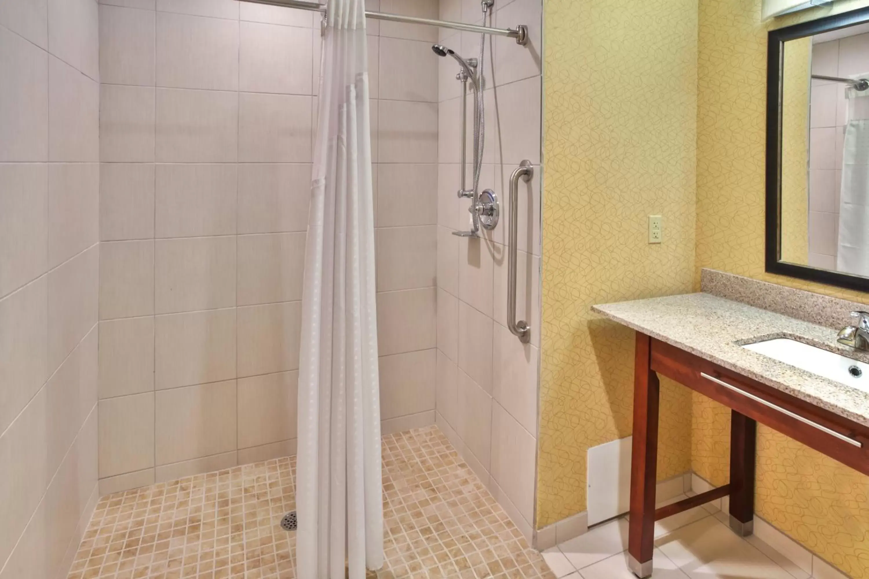 Photo of the whole room, Bathroom in Holiday Inn Express Frankenmuth, an IHG Hotel