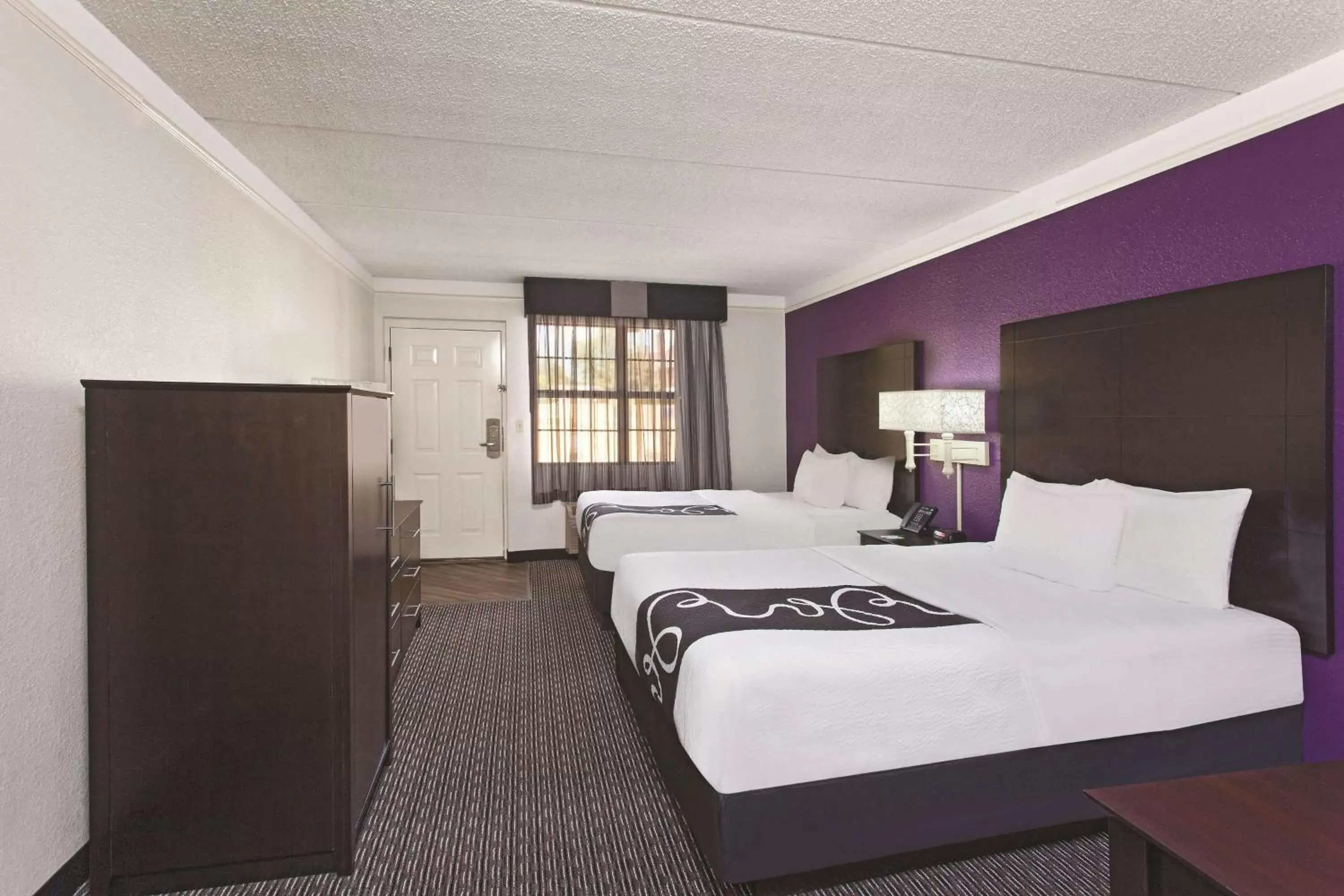 Photo of the whole room, Bed in La Quinta Inn by Wyndham Fresno Yosemite