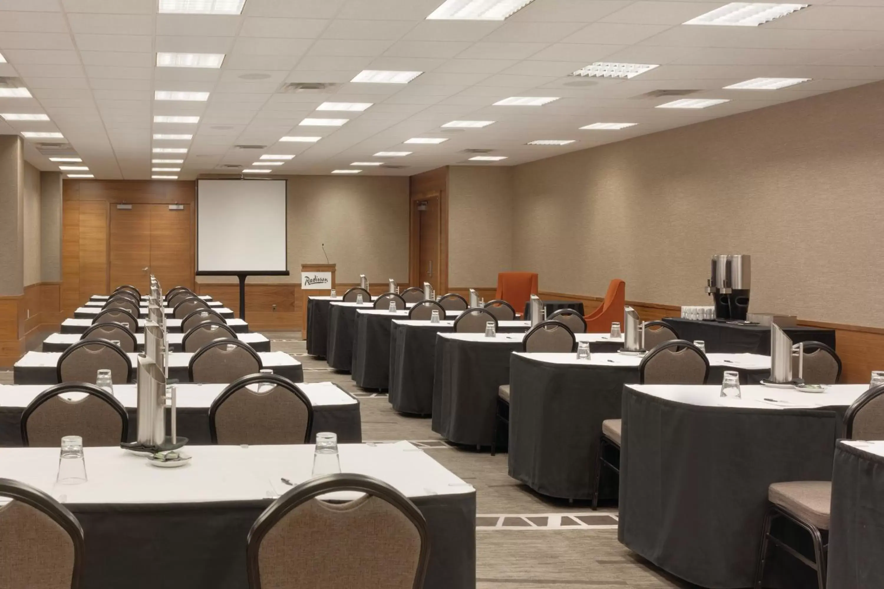 Business facilities in Radisson Hotel & Conference Center Calgary Airport East