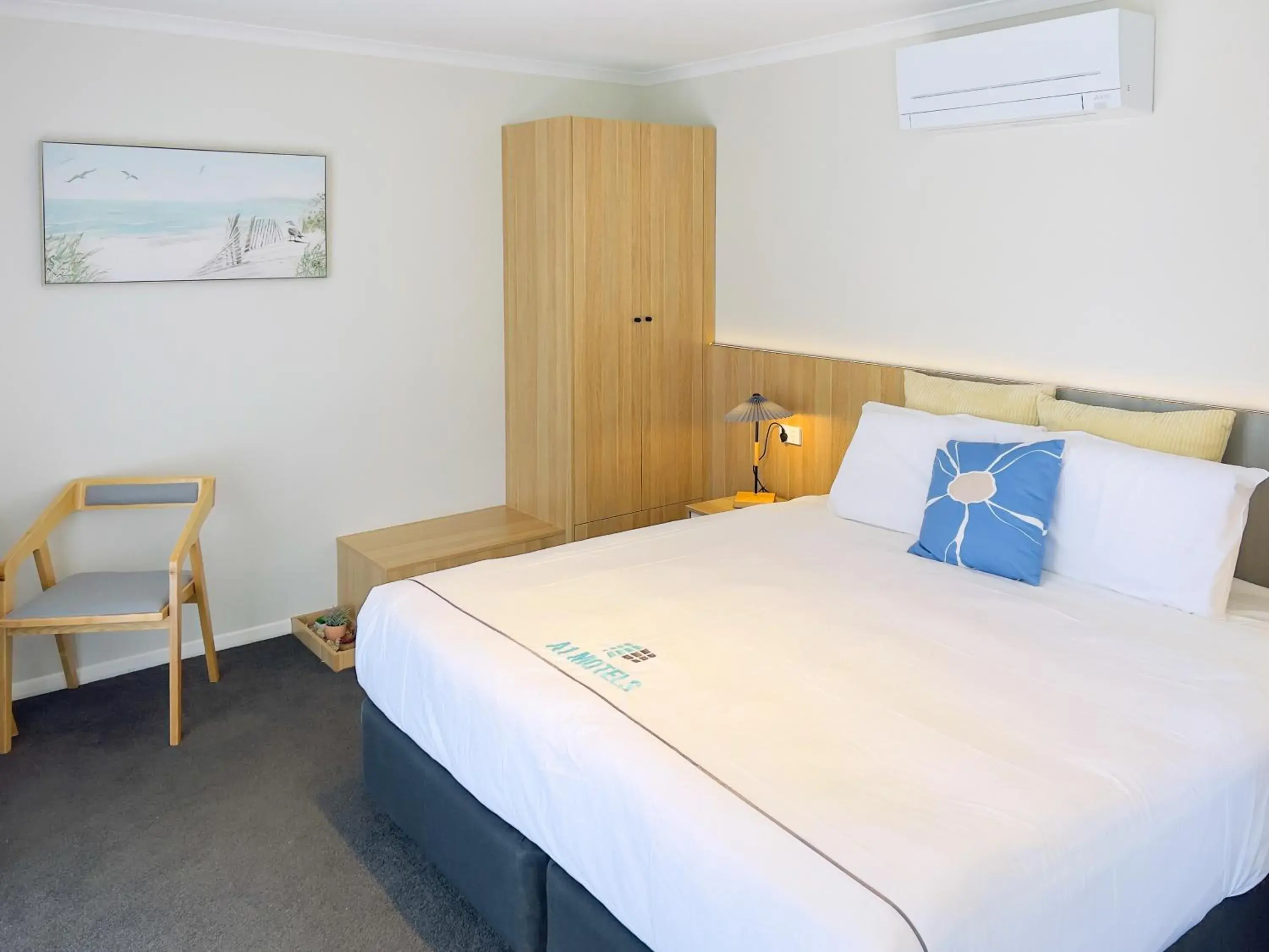 Bedroom, Bed in A1 Motels and Apartments Port Fairy