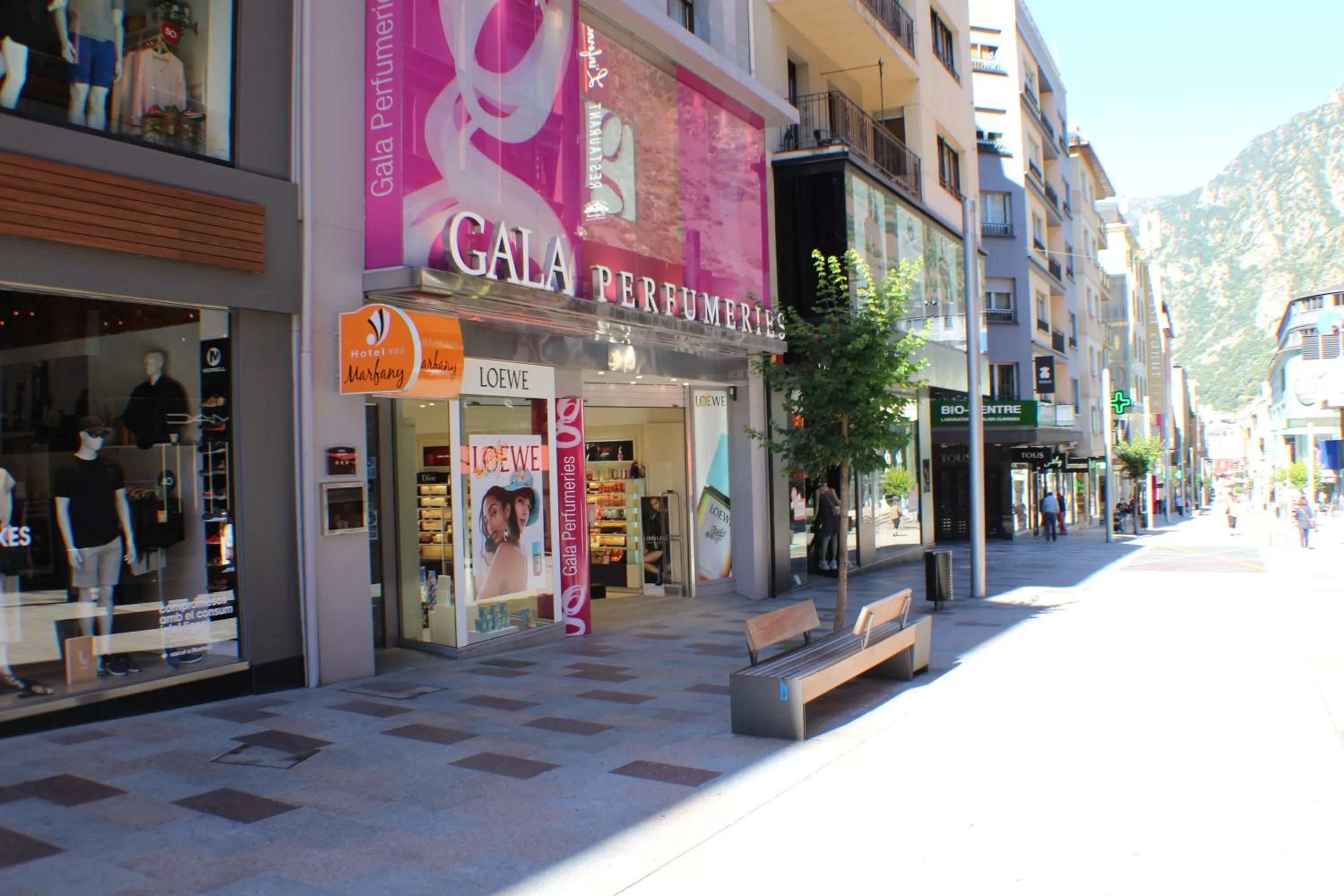 Facade/entrance in Hotel Marfany