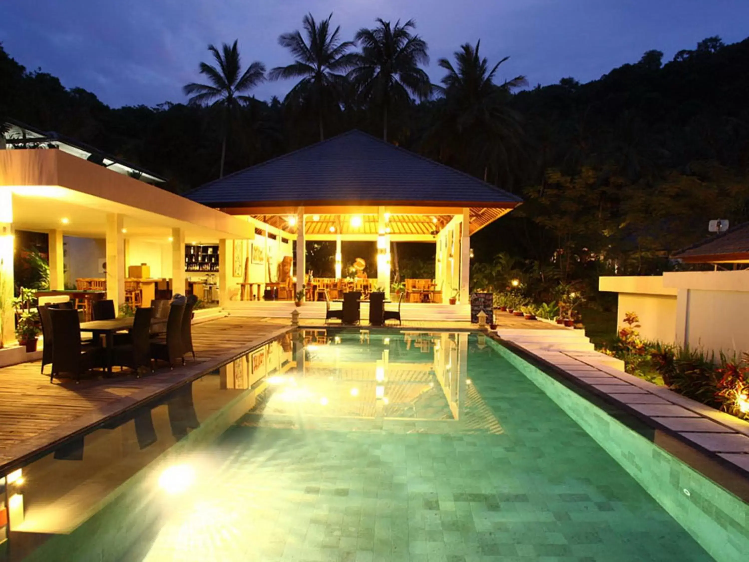 Restaurant/places to eat, Swimming Pool in Kebun Villas & Resort