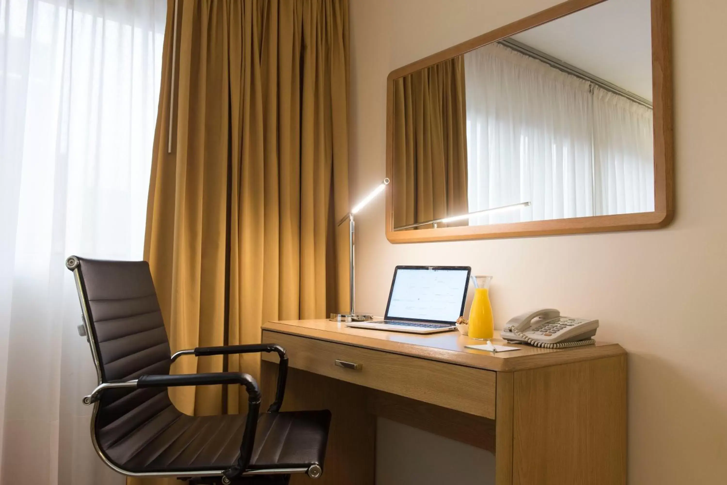 Photo of the whole room in Holiday Inn Montevideo by IHG Photo of the whole room in Holiday Inn Montevideo by IHG